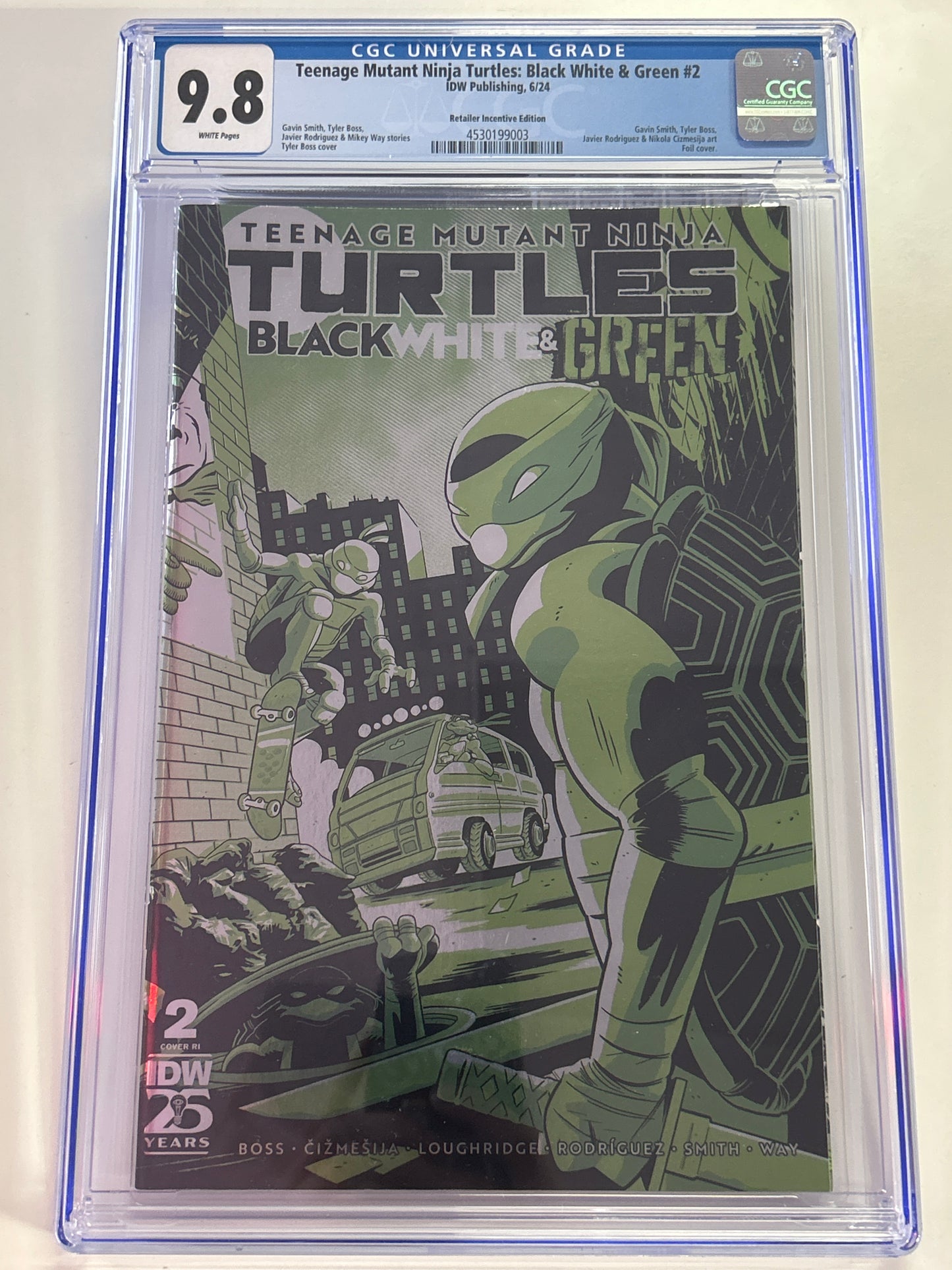 IDW PUBLISHING TEENAGE MUTANT NINJA TURTLES BLACK WHITE AND GREEN #2 FOIL COVER RETAILER INCENTIVE VERSION CGC 9.8