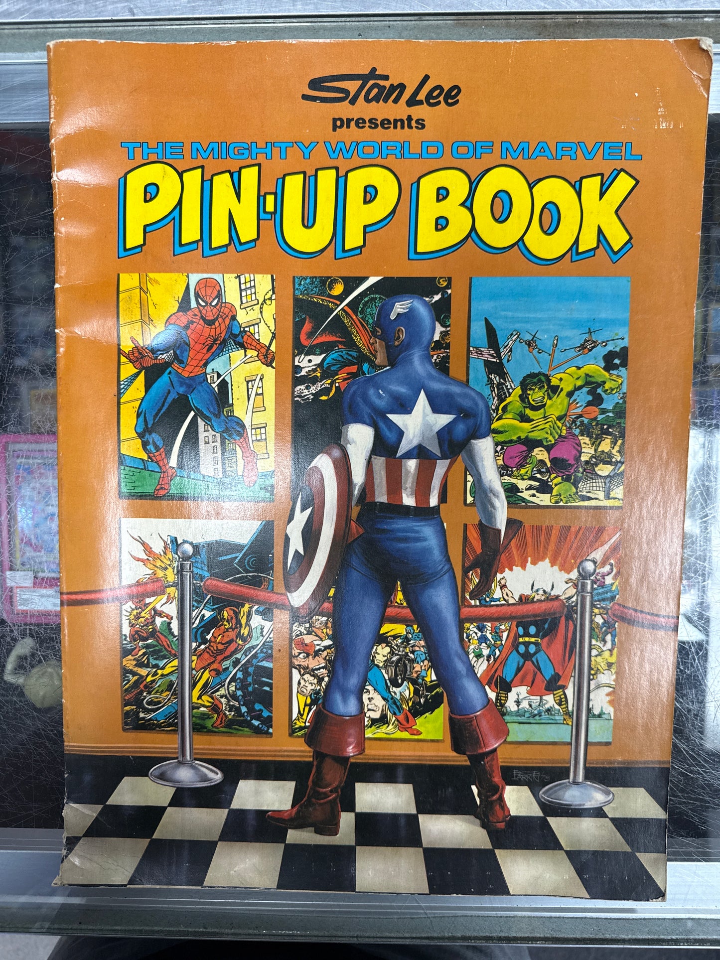 MARVEL COMICS STAN LEE PRESENTS THE MIGHTY WORLD OF MARVEL PIN UP BOOK