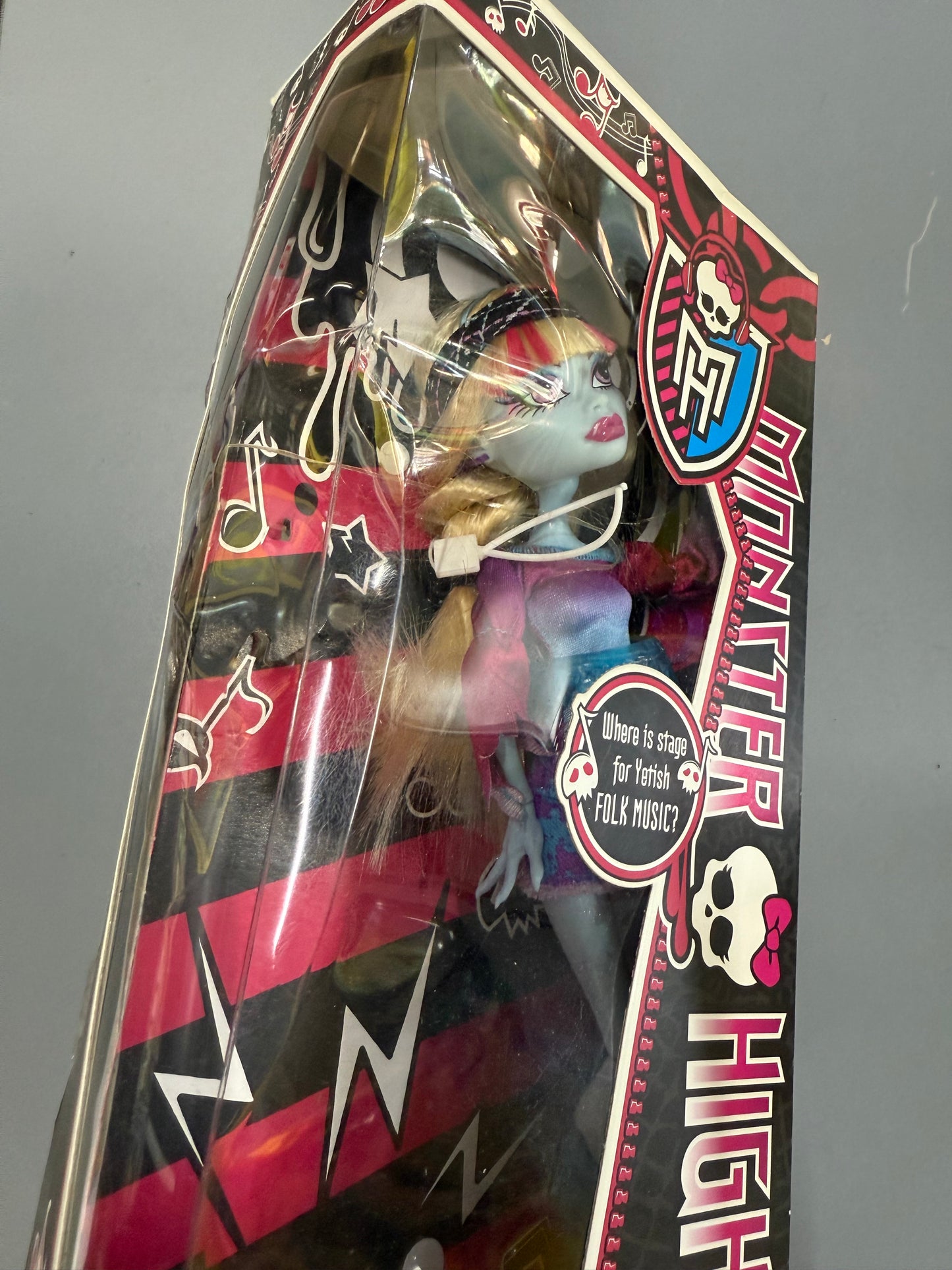 MONSTER HIGH MUSIC FESTIVAL ABBEY BOMINABLE DAUGHTER OF THE YETTI DOLL