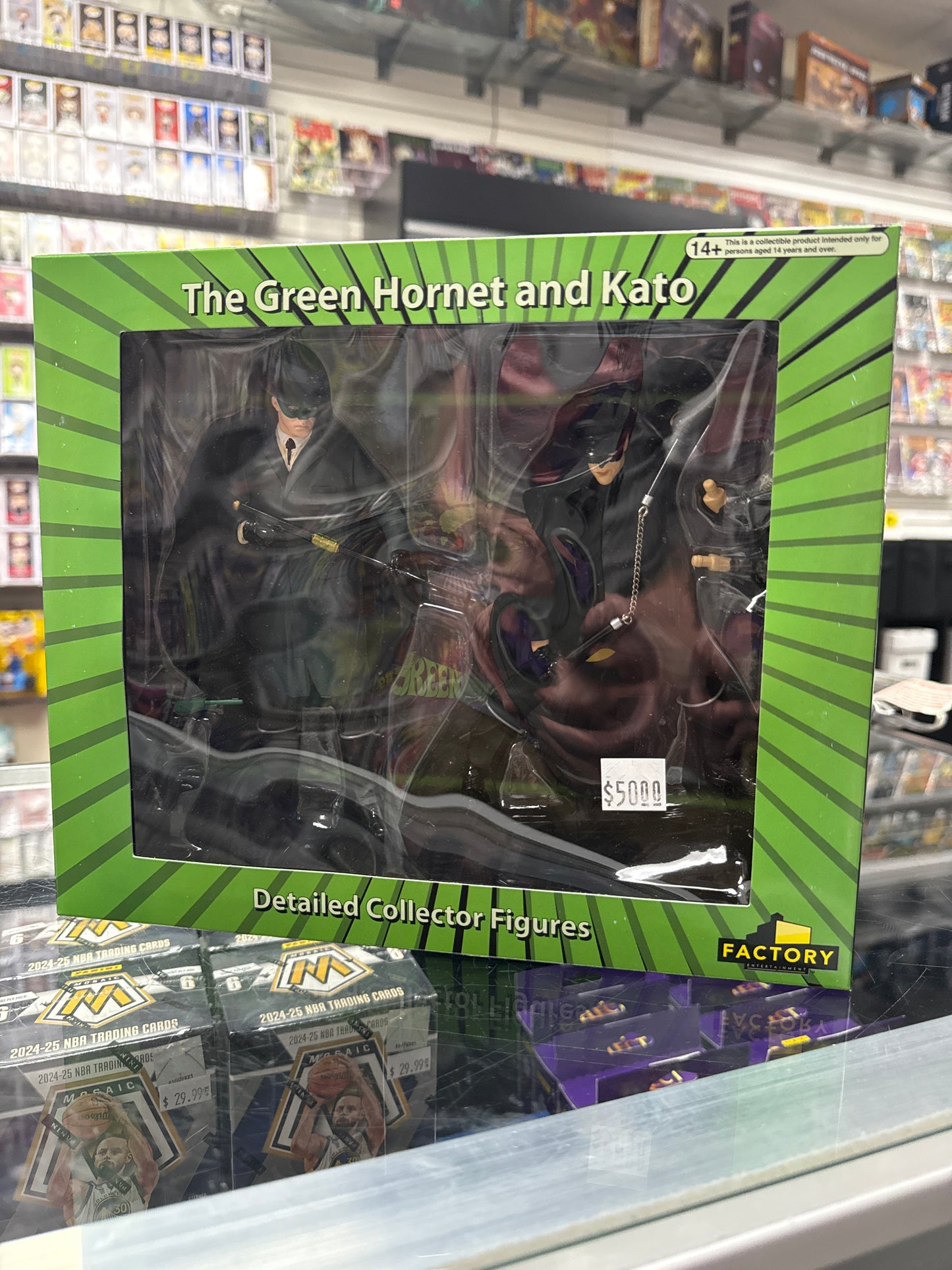 FACTORY ENTERTAINMENT THE GREEN HORNET AND KATO COLLECTOR FIGURES (2010)