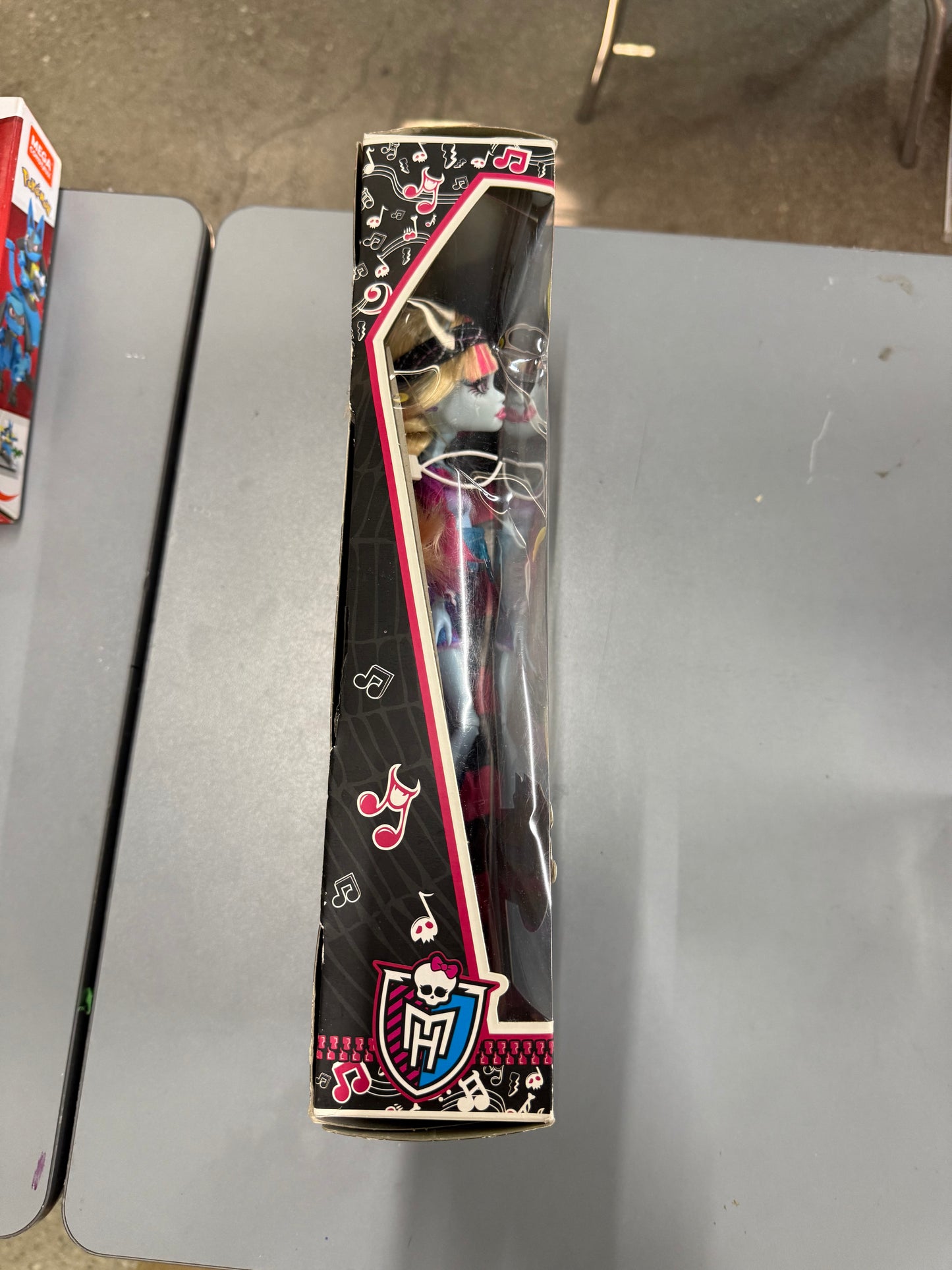 MONSTER HIGH MUSIC FESTIVAL ABBEY BOMINABLE DAUGHTER OF THE YETTI DOLL