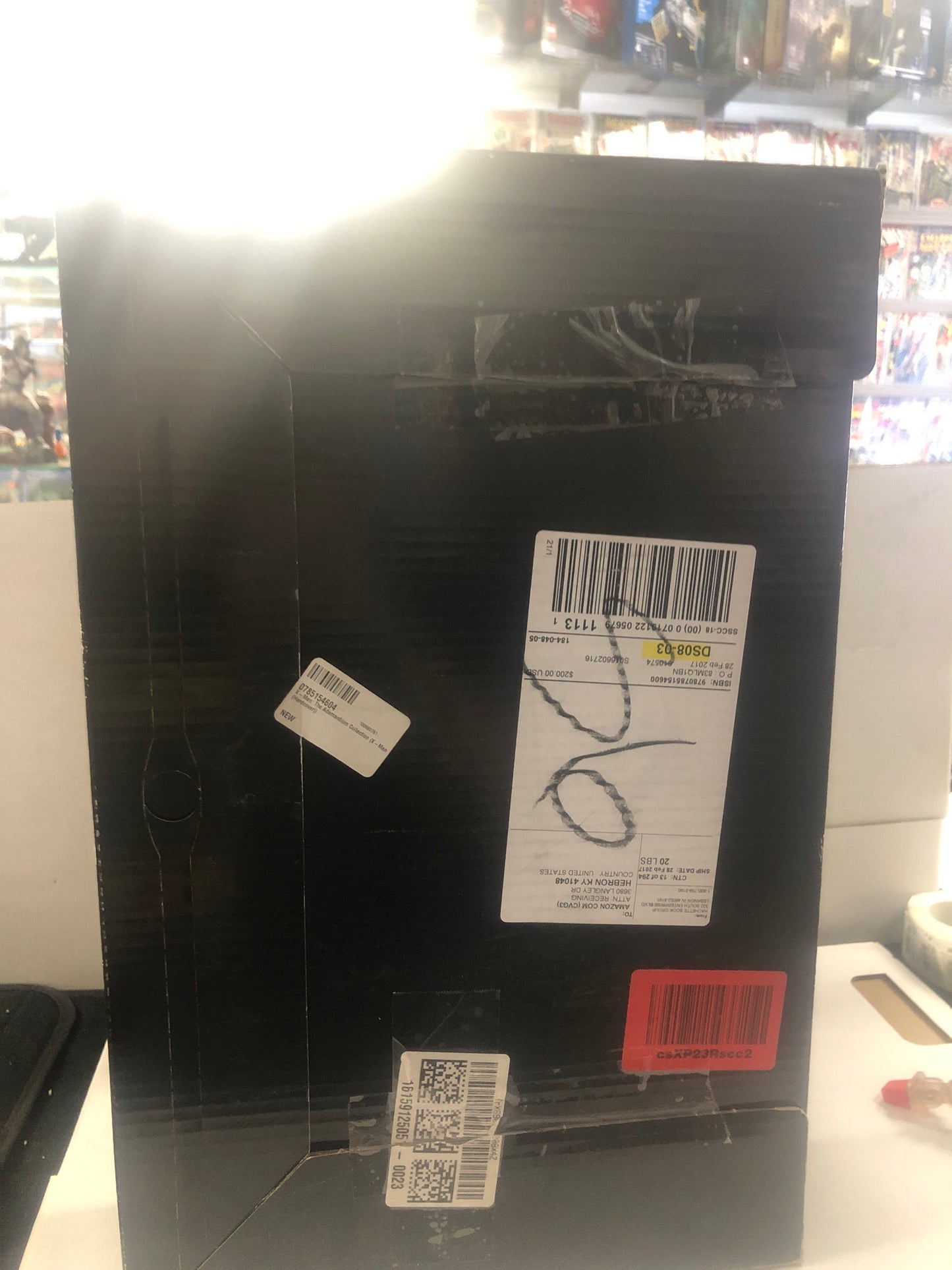 MARVEL COMICS X-MEN THE ADAMANTIUM COLLECTION EXCELLENT CONDITION HARDCOVER WITH SLIPCASE OUTER BOX COVER IS IN GOOD CONDITION HAS BOX DAMAGE