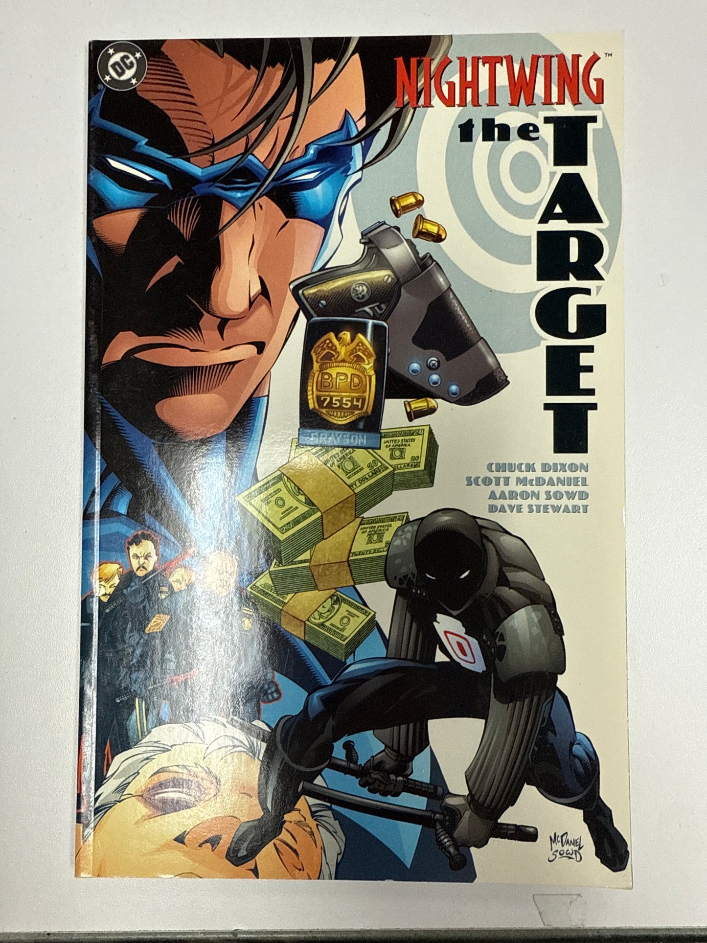 DC COMICS NIGHTWING “THE TARGET” TPB