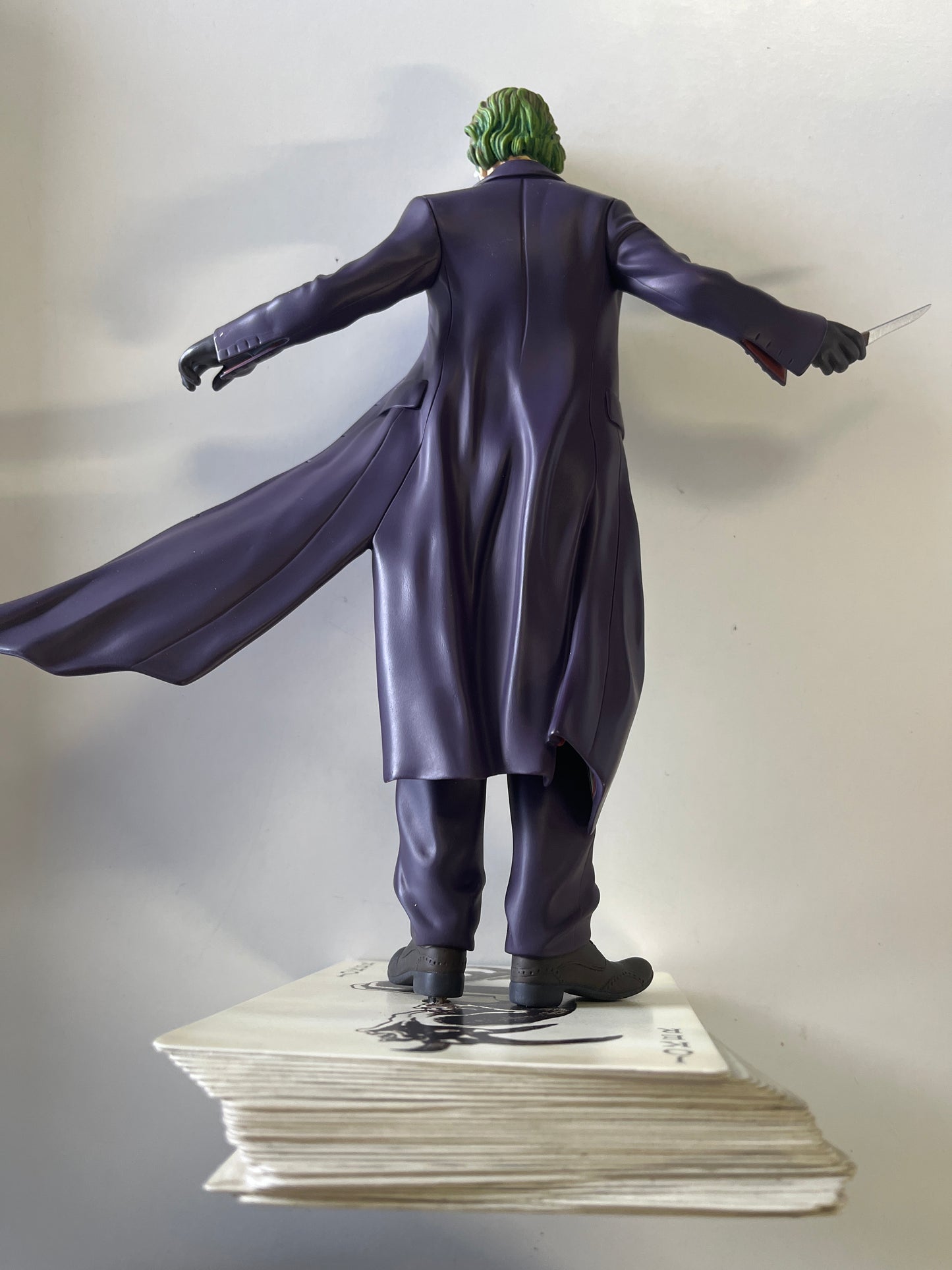 THE DARK KNIGHT JOKER THE JOKER STATUE DC DIRECT “10 TALL X 10” WIDE X 6” DEEP