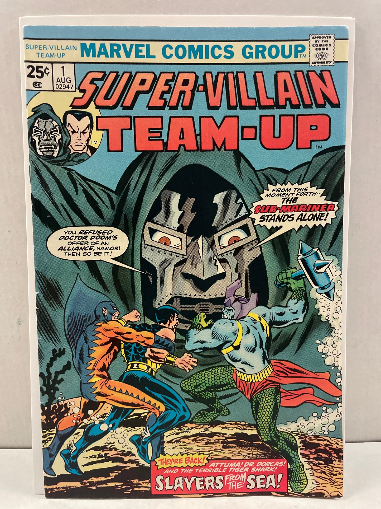 SUPER VILLAIN TEAM-UP #1 (1975 VINTAGE MARVEL BEAUTY, VF/NM) DR. DOOM COVER