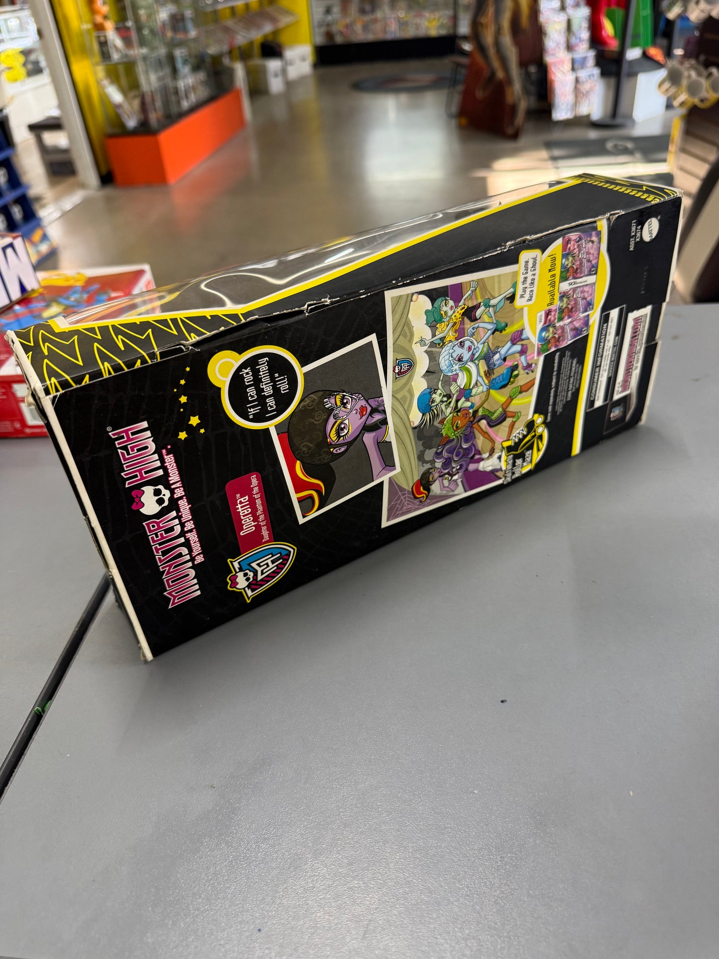 MONSTER HIGH SKULTIMATE ROLLER MAZE OPERETTA DAUGHTER OF PHANTOM doll