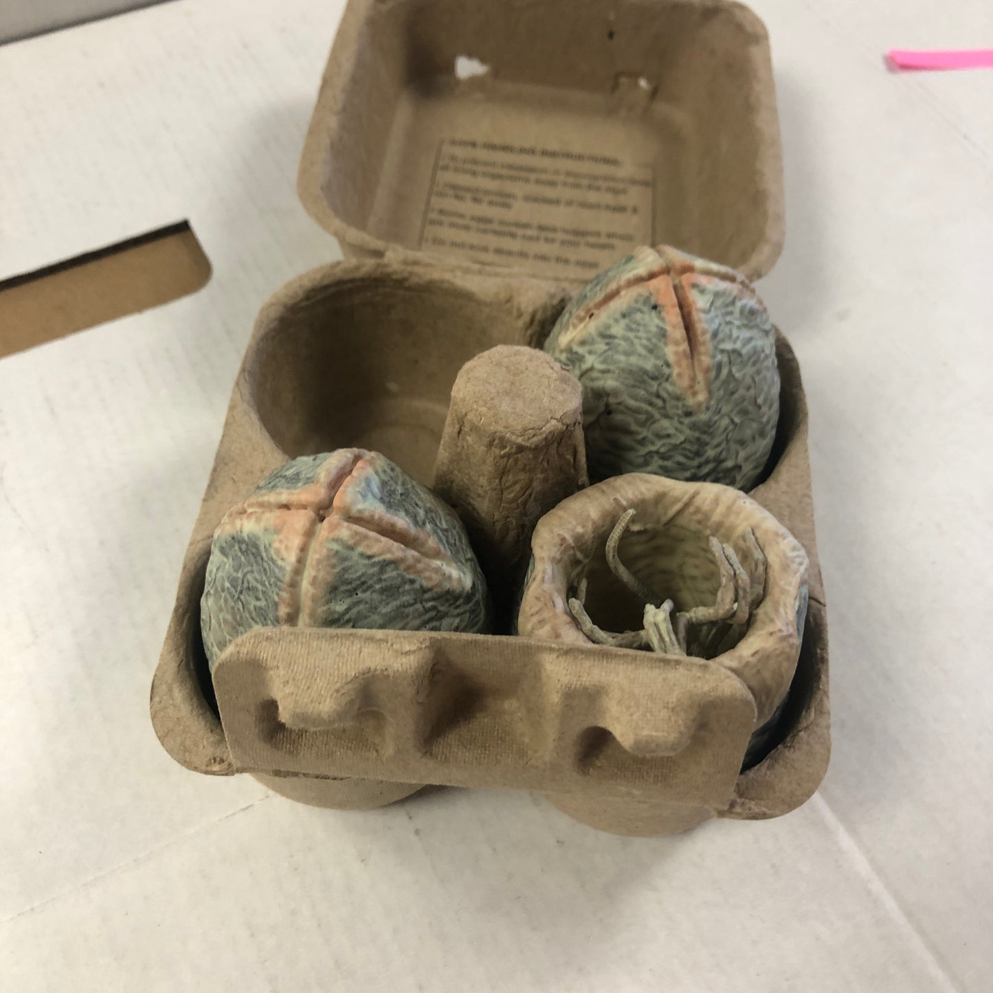 LOOTCRATE ALIEN CAGE FREE EGGS WITH EGG CARTON AND FACEHUGGER TOY GREAT CONDITION