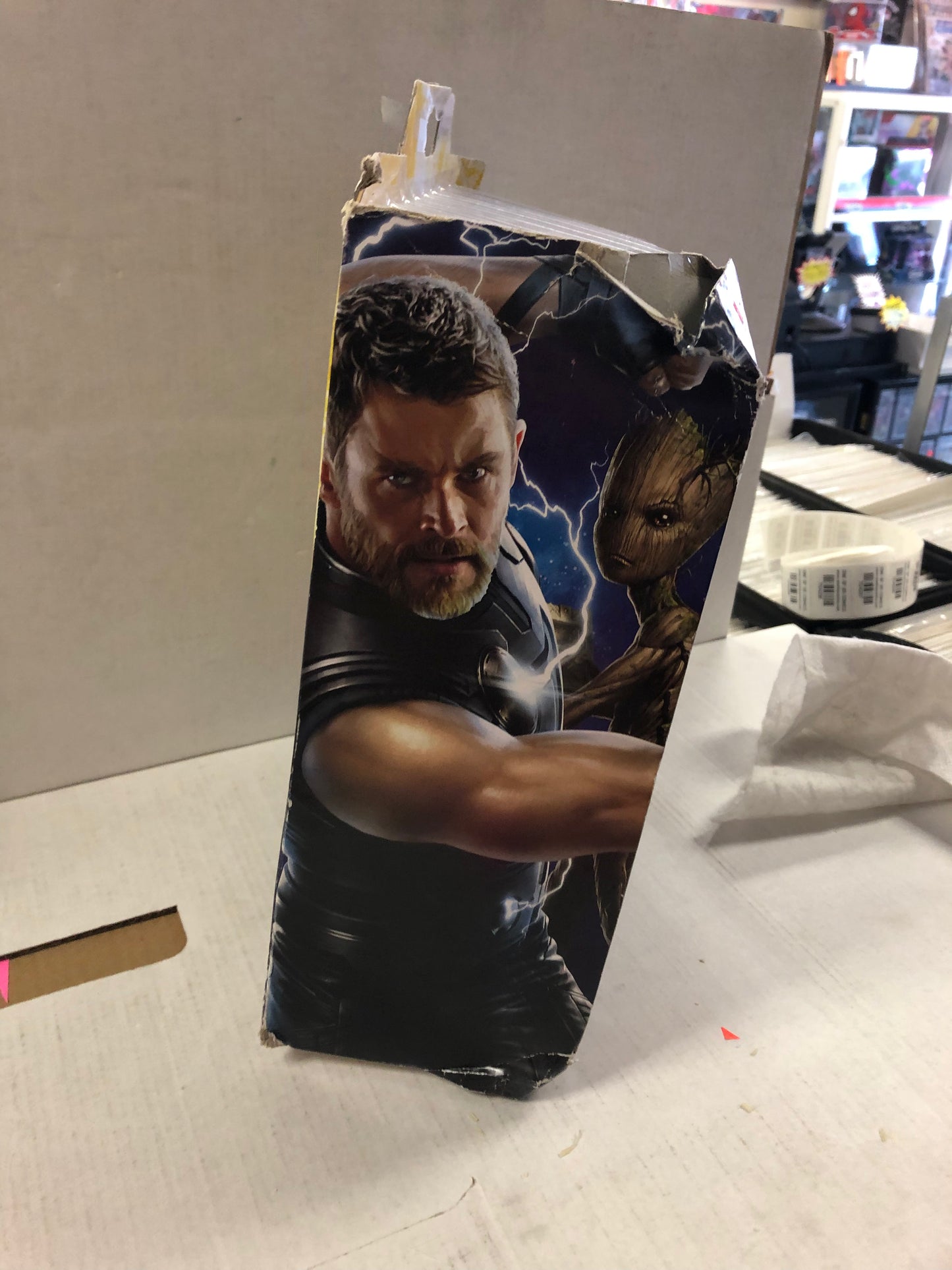 MARVEL SELECT AVENGERS INFINITY WAR THOR AND GROOT POOR CONDITION BOX DAMAGE AND TEARS