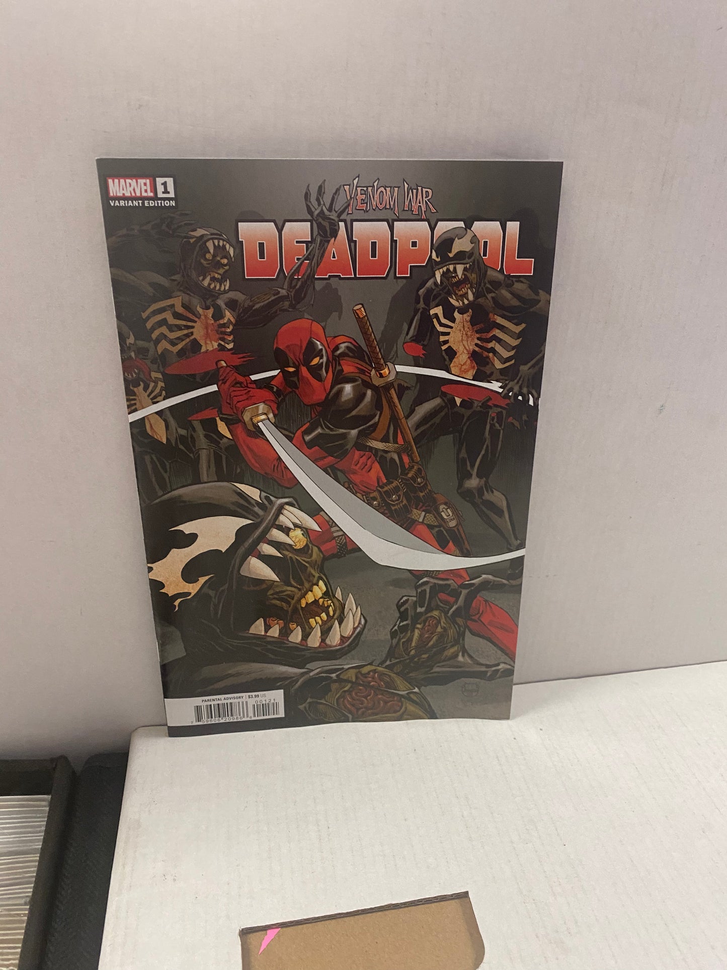 MARVEL COMICS VENOM WAR DEADPOOL 1 VARIANT