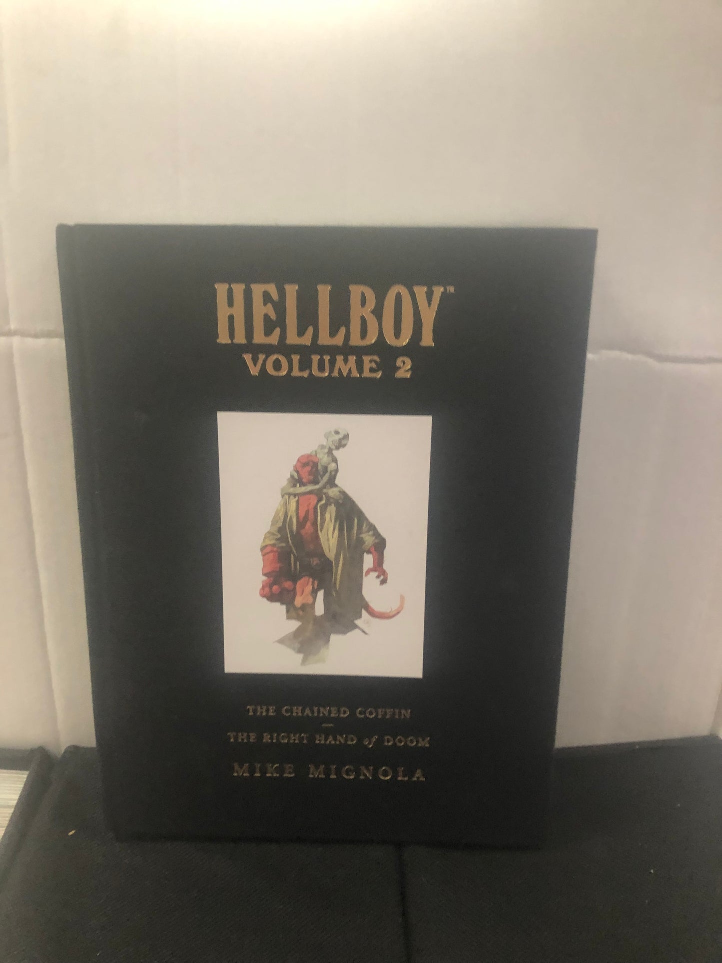 DARK HORSE COMICS HELLBOY VOLUME TWO THE CHAINED COFFIN AND THE RIGHT HAND OF DOOM (2008)