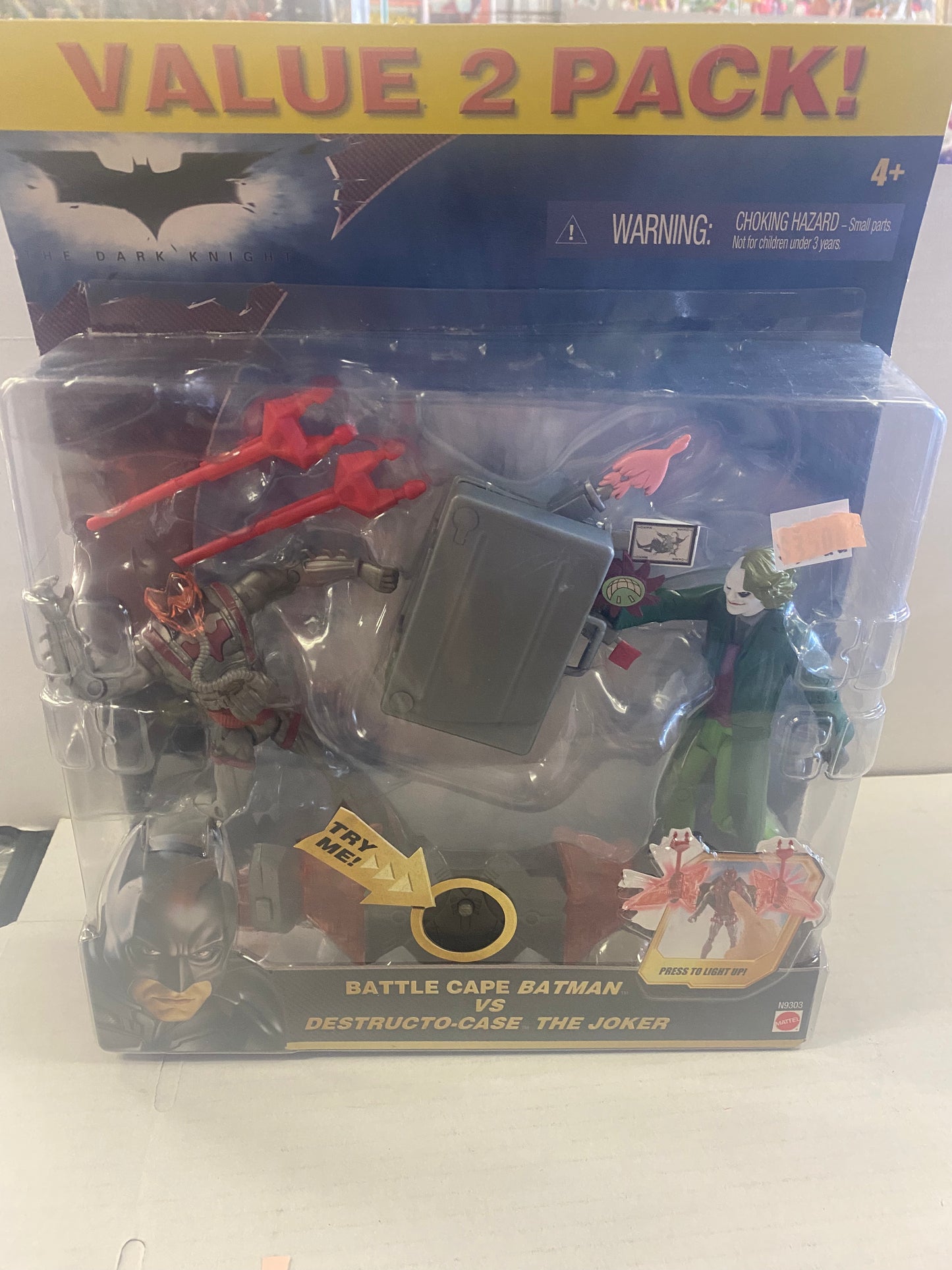 MATTEL THE DARK KNIGHT BATTLE CAPE BATMAN VS DESTRUCTOR-CASE THE JOKER