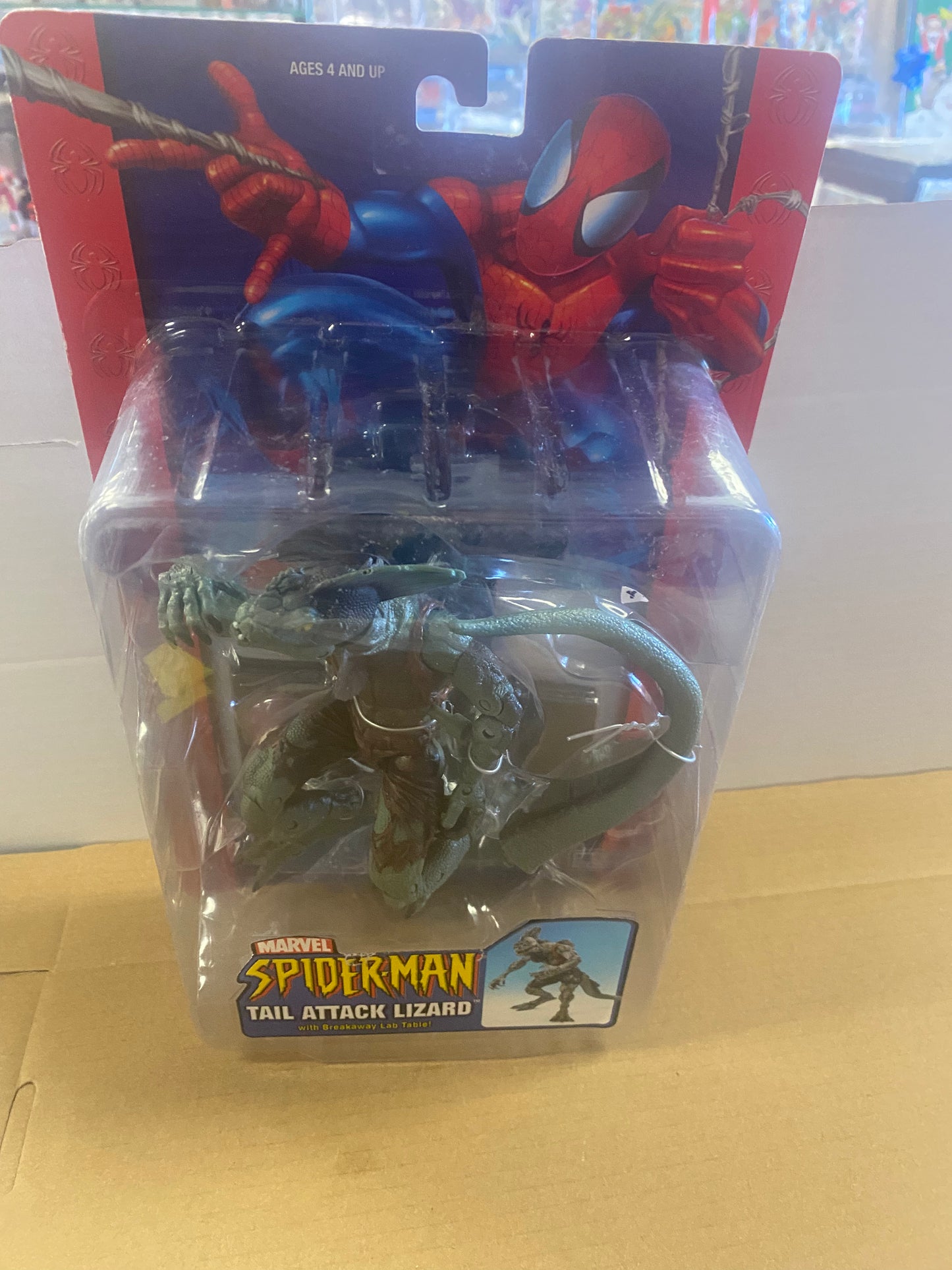 TOYBIZ SPIDER-MANS TAIL ATTACK LIZARD WITH BREAKAWAY LAB TABLE (2004)