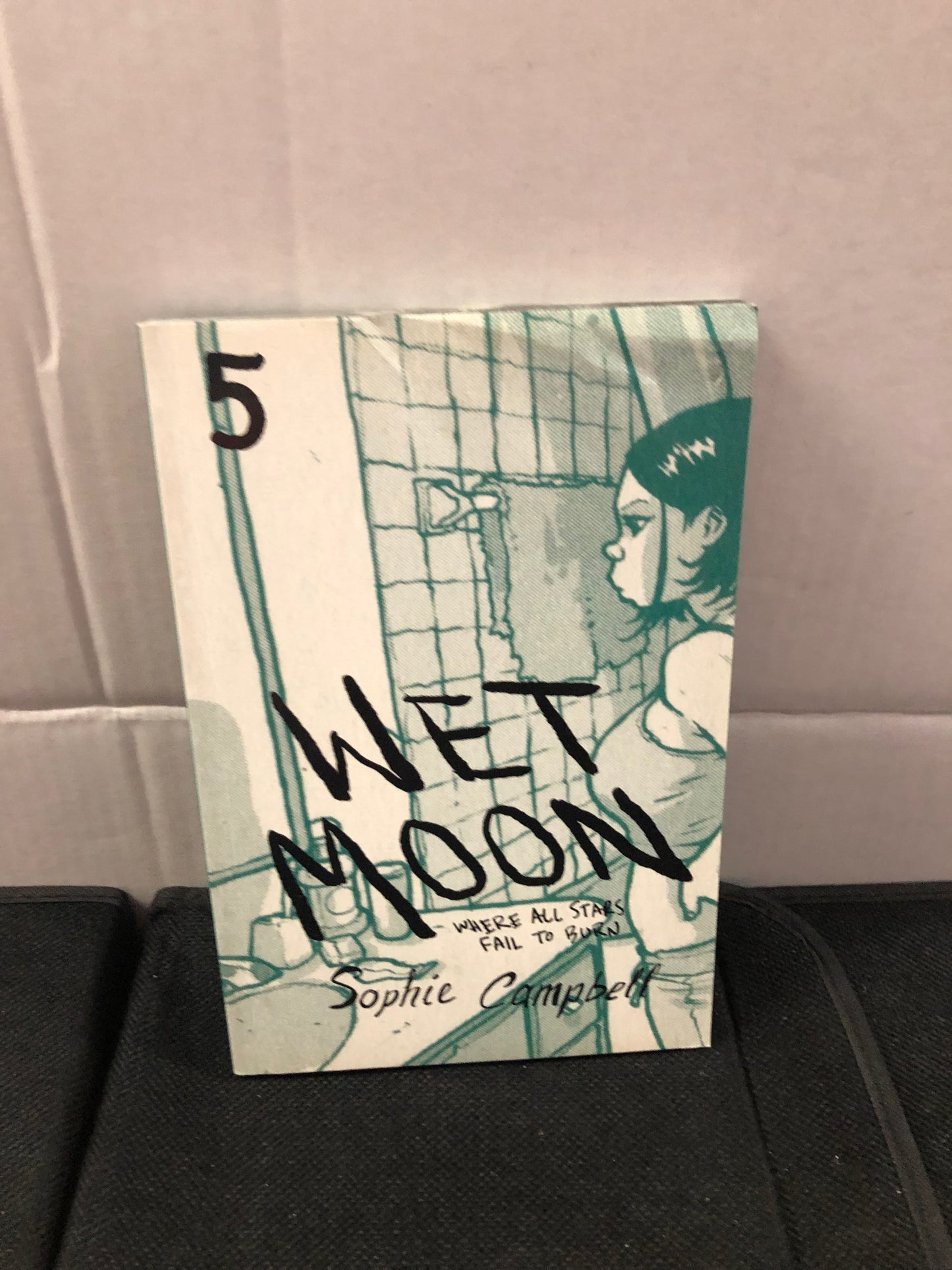 ONI PRESS WET MOON BOOK FIVE WHERE ALL STARS FAIL TO BURN (2017)