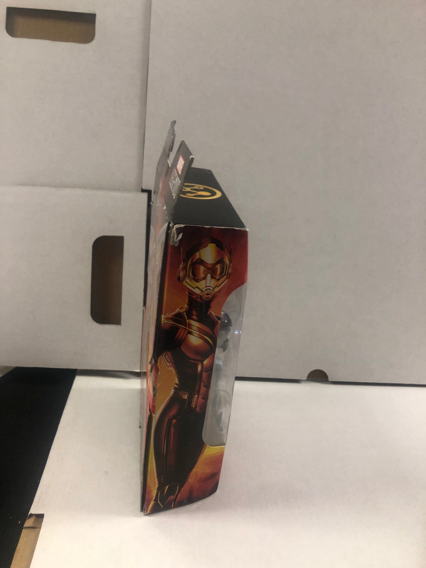 MARVEL LEGENDS SERIES ANT-MAN AND THE WASP MARVELS WASP CULL OBSIDIAN BUILD A FIGURE OKAY CONDITION SMALL TEAR ON FRONT OF BOX AND BEND ON BACK OF BOX