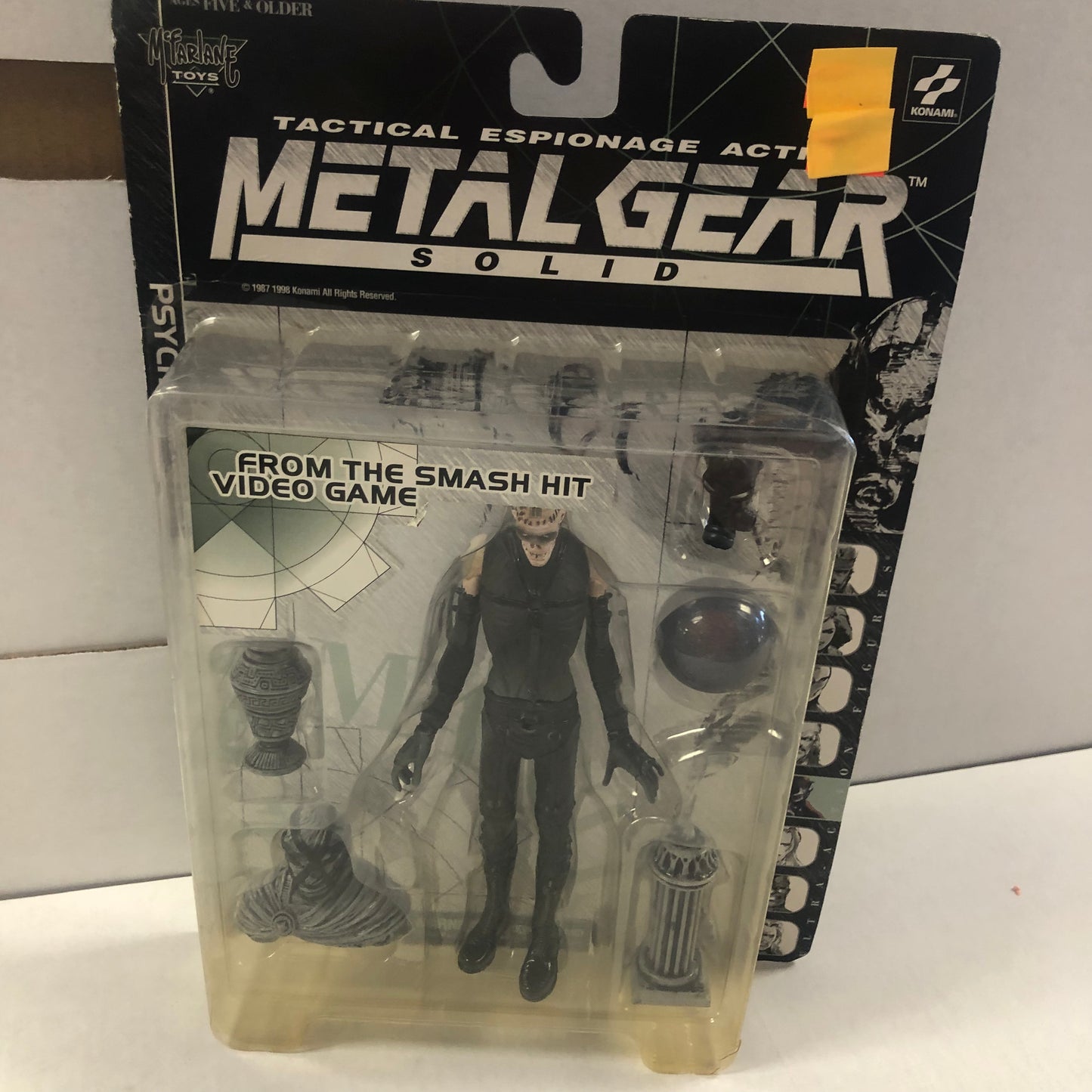 MCFARLANE TOYS METAL GEAR SOLID PSYCHO MANTIS GREAT CONDITION SLIGHT YELLOWING ON BOX