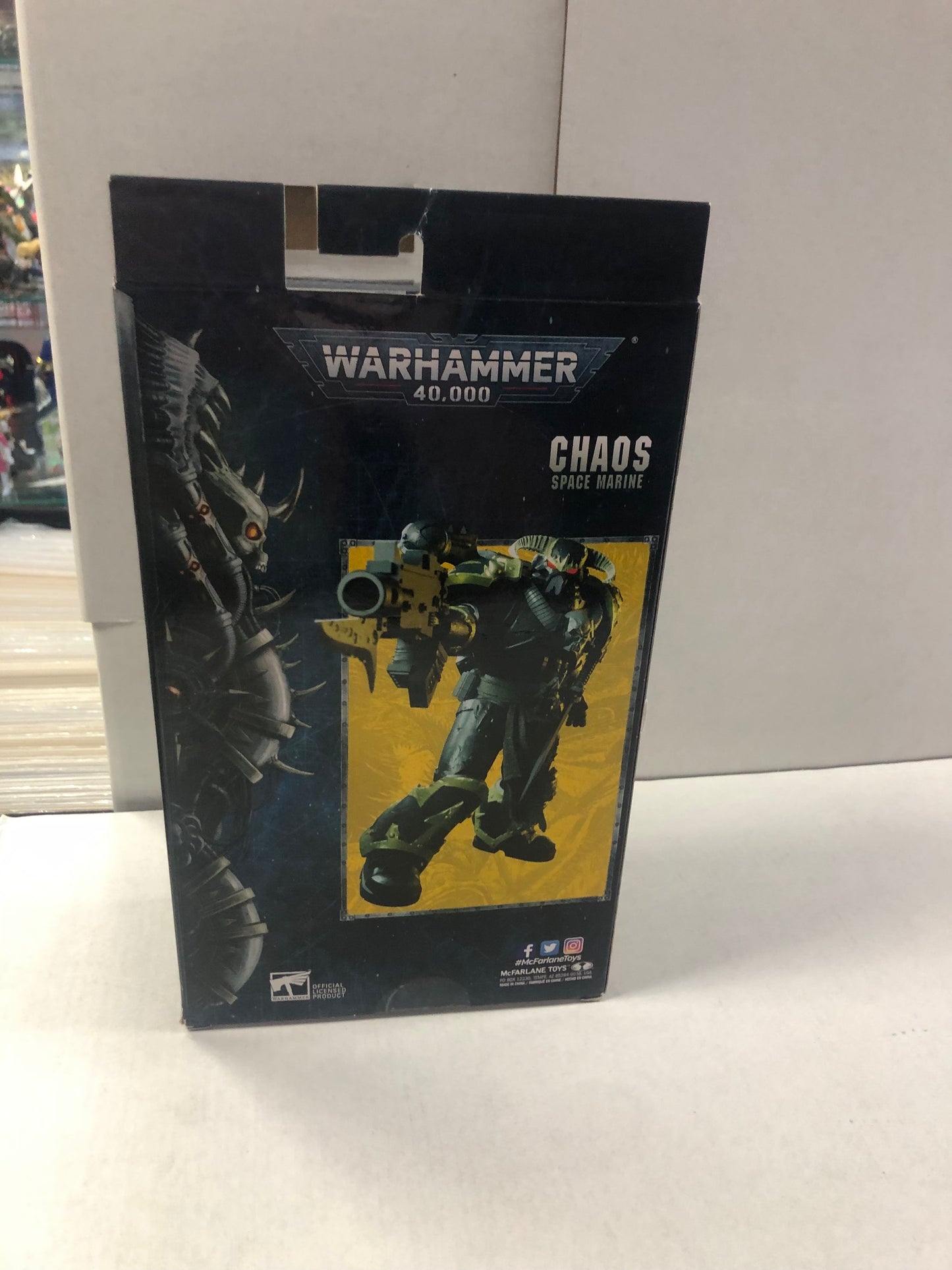 MCFARLANE TOYS WARHAMMER 40000 CHAOS SPACE MARINE EXCELLENT CONDITION