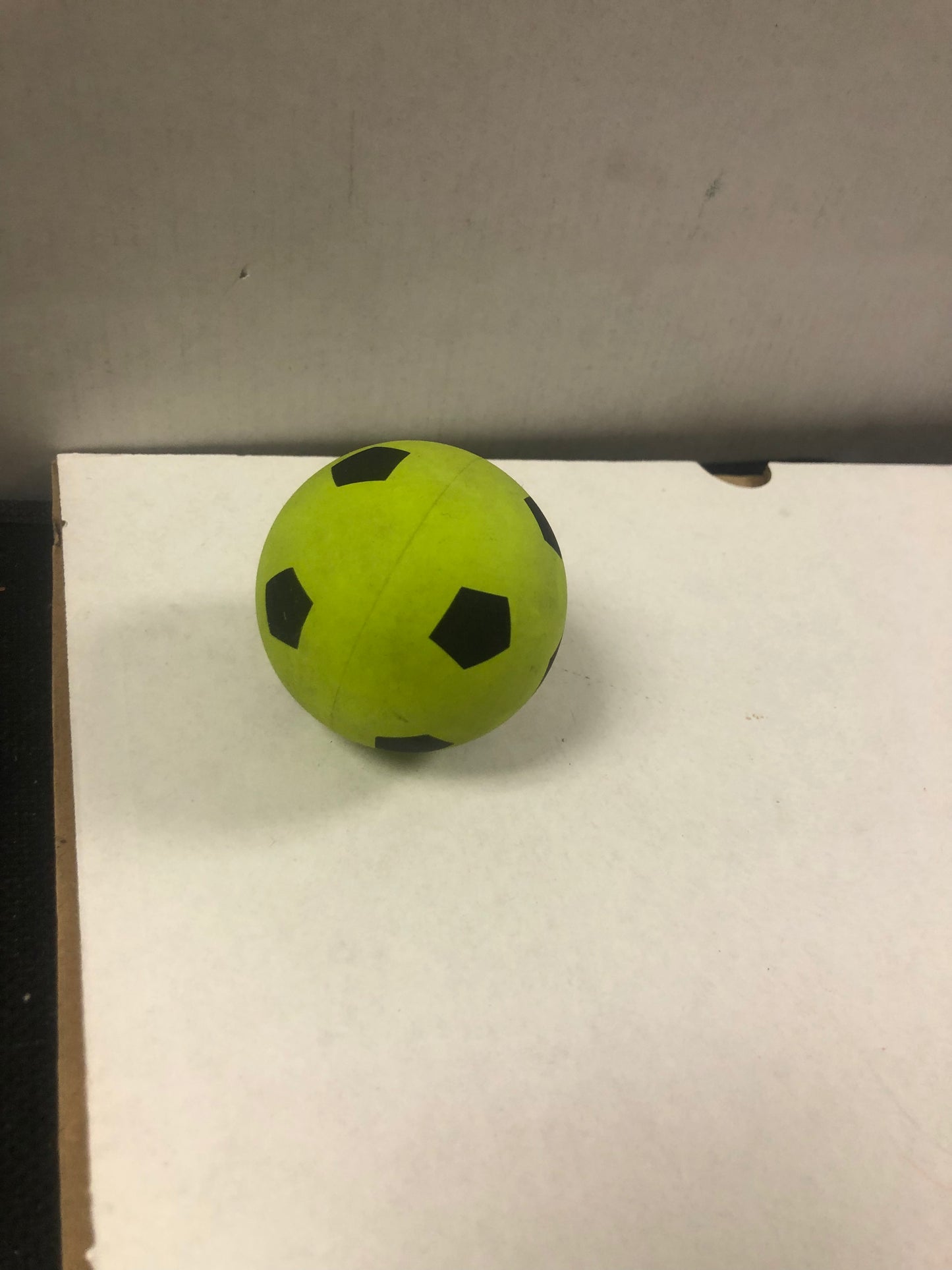 LIGHT GREEN HI BOUNCE BAUNCE BALL GOOD CONDITION