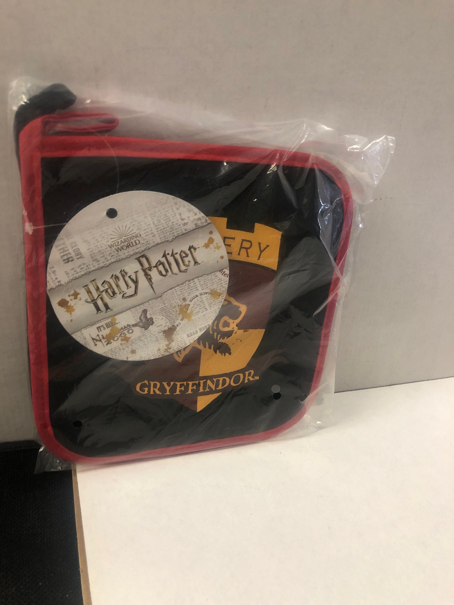 WB GRYFFINDOR HARRY POTTER POT HOLDERS UNOPENED GREAT CONDITION