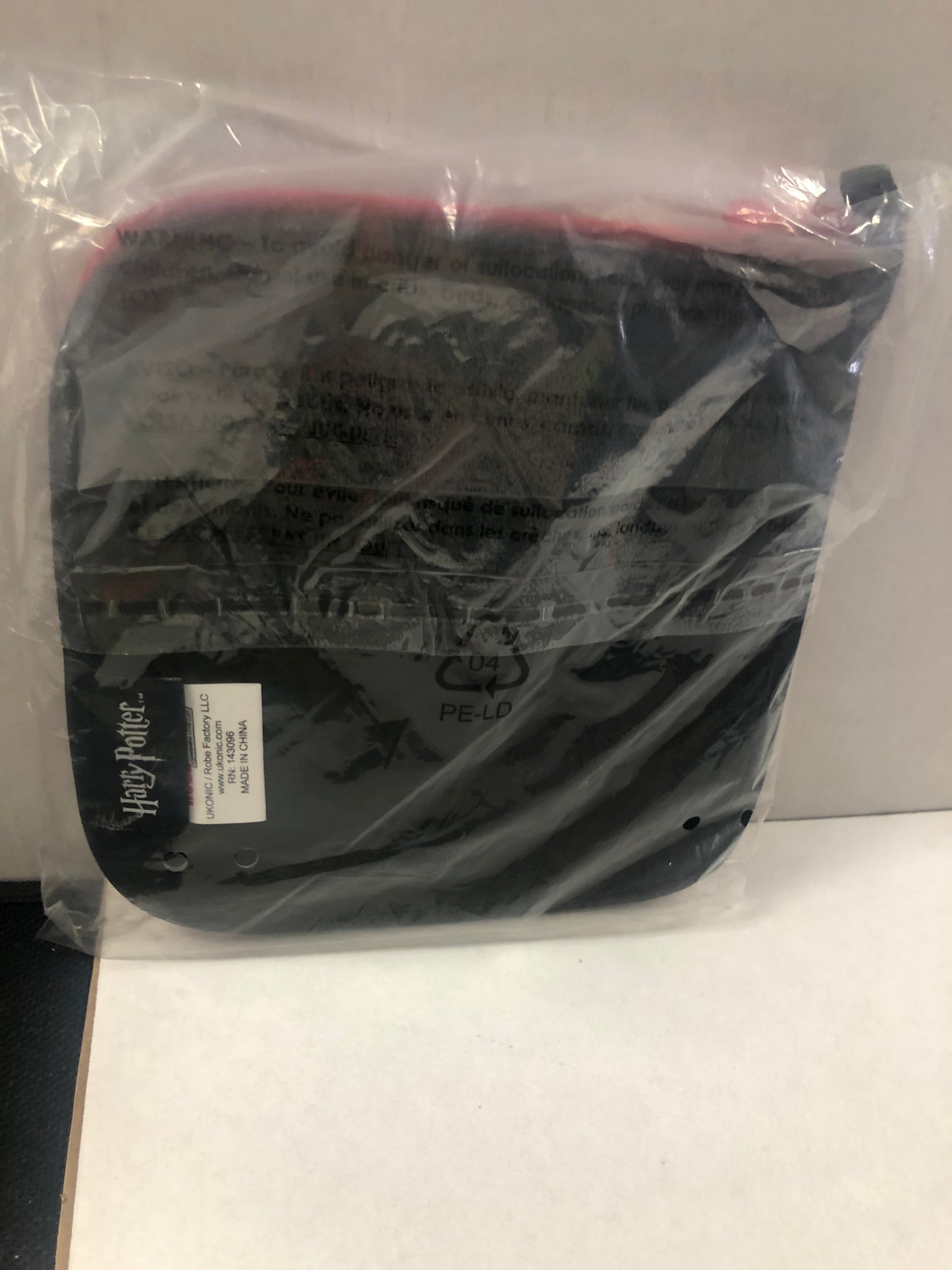 WB GRYFFINDOR HARRY POTTER POT HOLDERS UNOPENED GREAT CONDITION