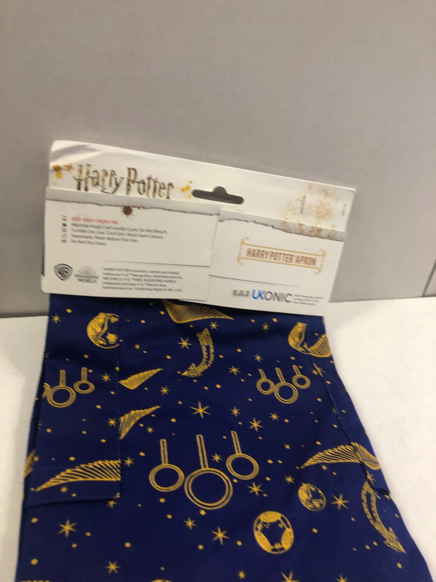UKONIC HARRY POTTER GOLDEN SNITCH APRON DECENT CONDITION