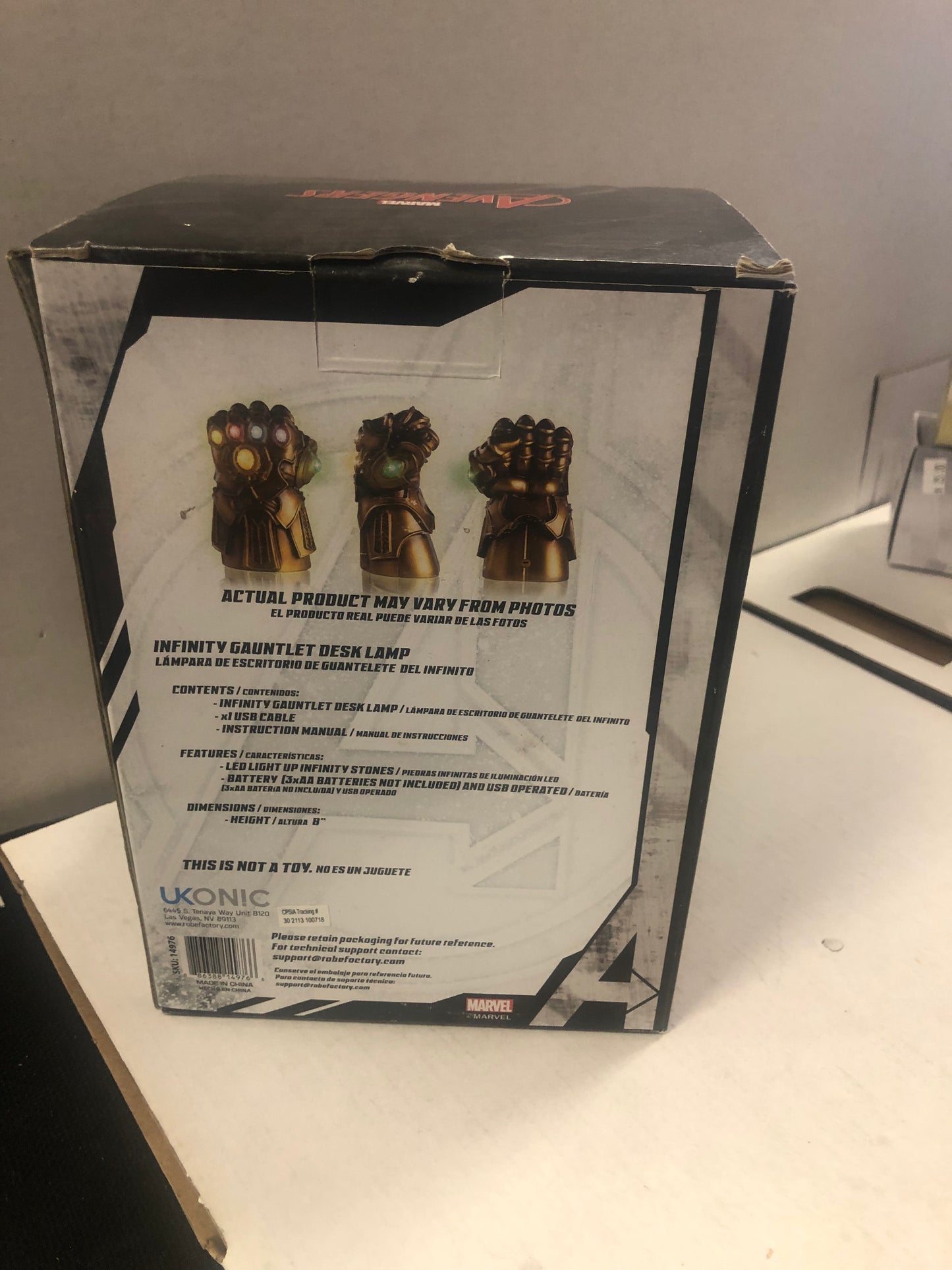 UKONIC AVENGERS INFINITY GAUNTLET DESK LAMP GOOD CONDITION SMALL TEAR ON SIDE OF BOX