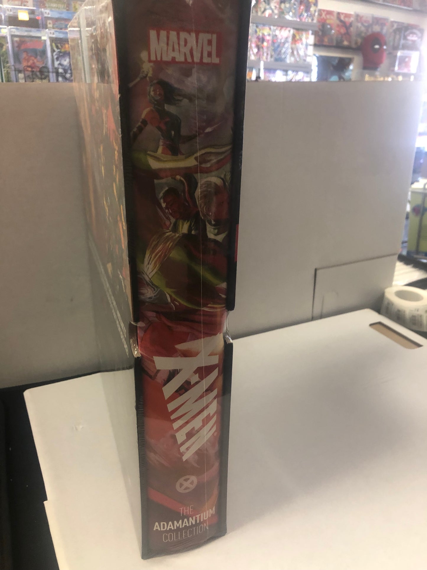 MARVEL COMICS X-MEN THE ADAMANTIUM COLLECTION EXCELLENT CONDITION HARDCOVER WITH SLIPCASE OUTER BOX COVER IS IN GOOD CONDITION HAS BOX DAMAGE
