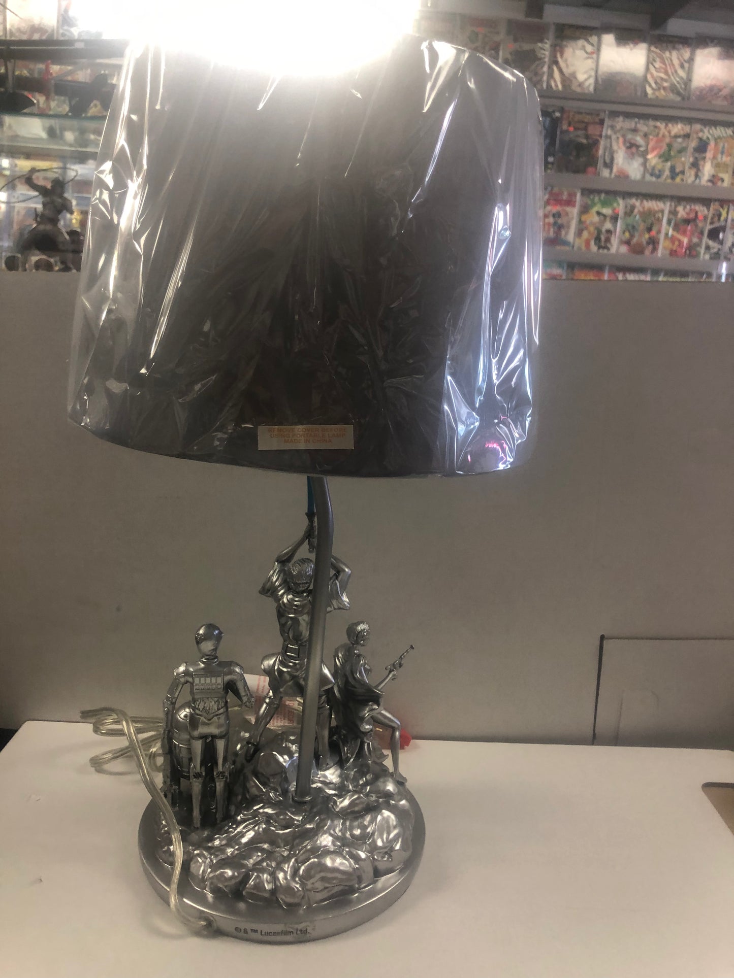 UKONIC STAR WARS A NEW HOPE 3D LAMP EXCELLENT CONDITION COMES WITH BOX BOX HAS SLIGHT BOX DAMAGE