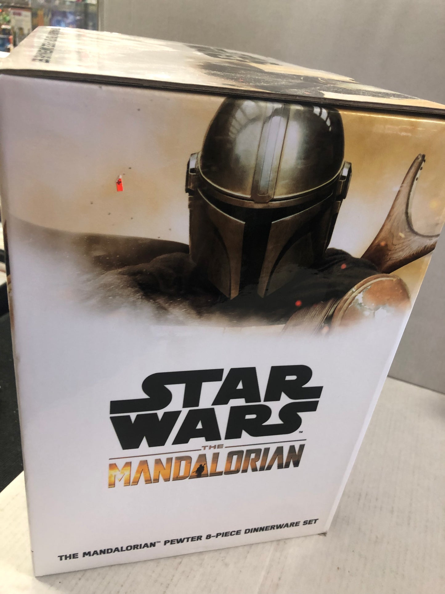 STAR WARS THE MANDALORIAN 8 PIECE DINNERWARE SET
