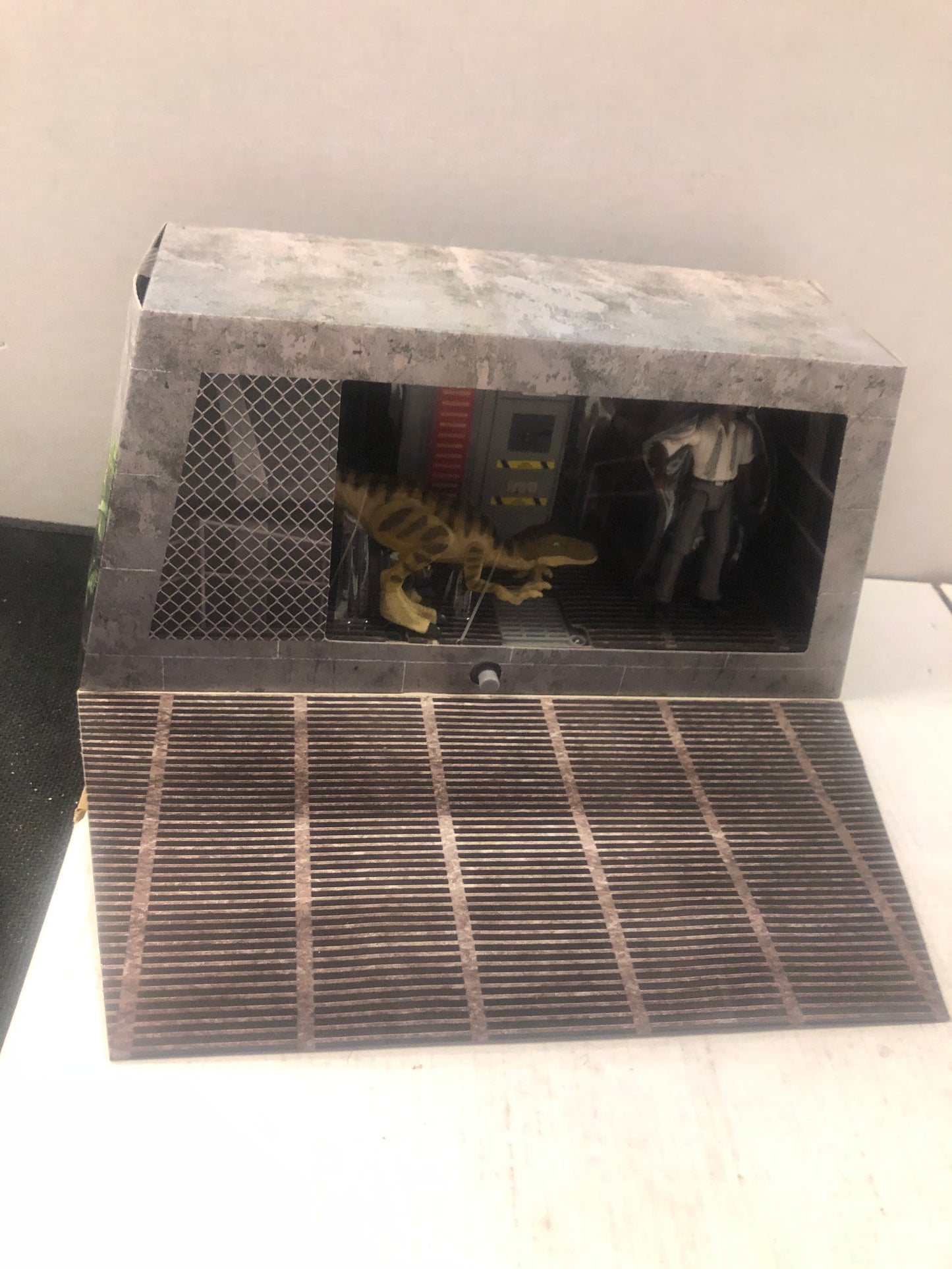 JURASSIC PARK TALKING POWER ROOM DIORAMA