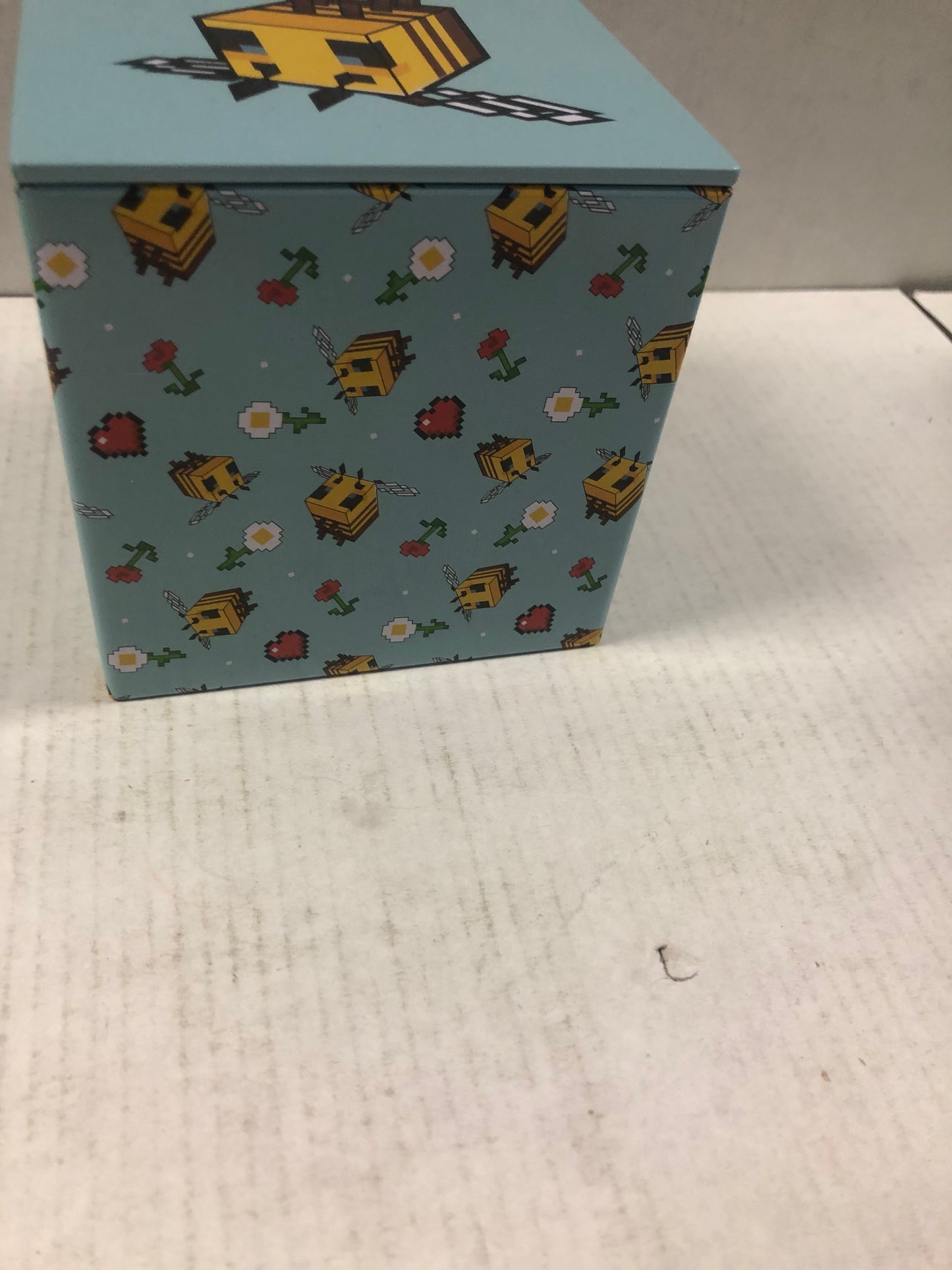 MINECRAFT BEE STORAGE TIN