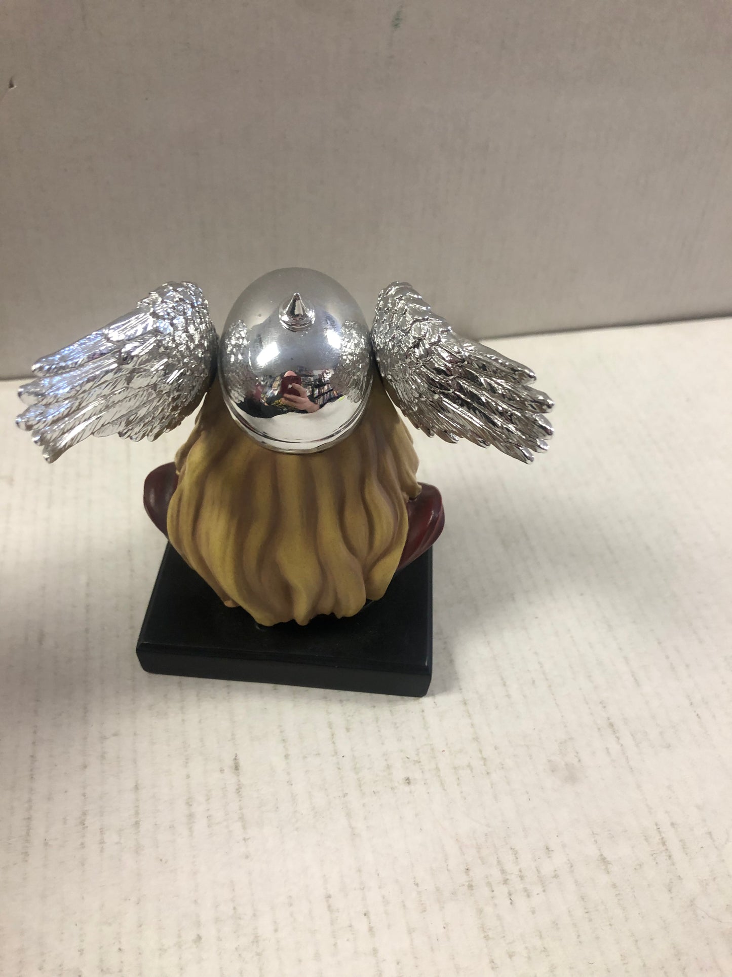 DIAMOND SELECT THE MIGHTY THOR MINI HEAD BUST BASED ON DESIGNS BY ALEX ROSS 146/2000 COMES WITH BOX SLIGHT BOX DAMAGE ON TOP OF BOX