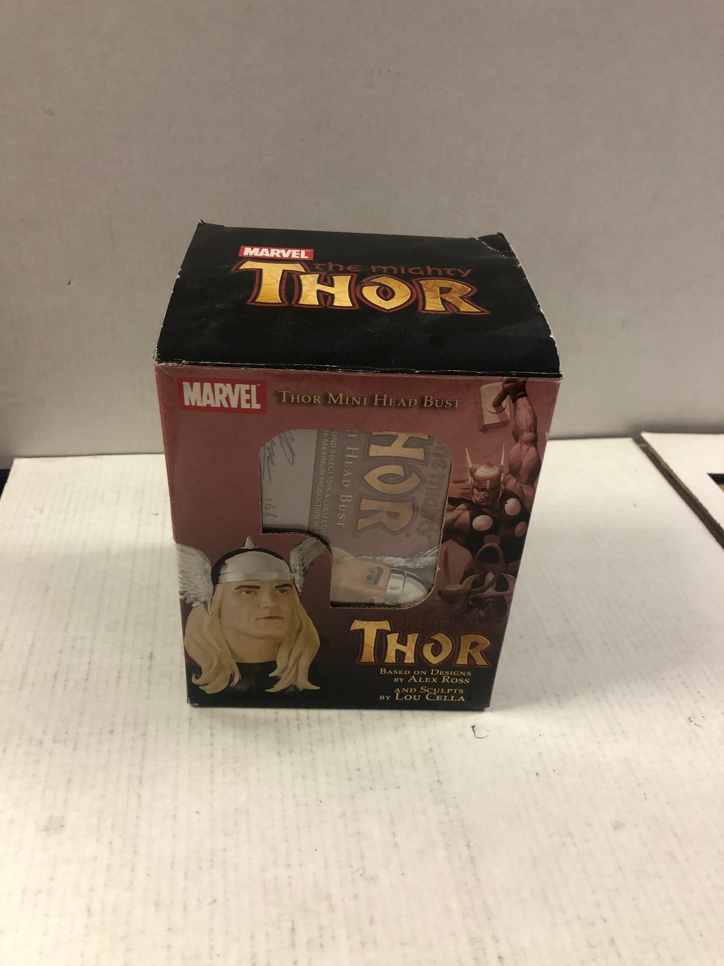 DIAMOND SELECT THE MIGHTY THOR MINI HEAD BUST BASED ON DESIGNS BY ALEX ROSS 146/2000 COMES WITH BOX SLIGHT BOX DAMAGE ON TOP OF BOX