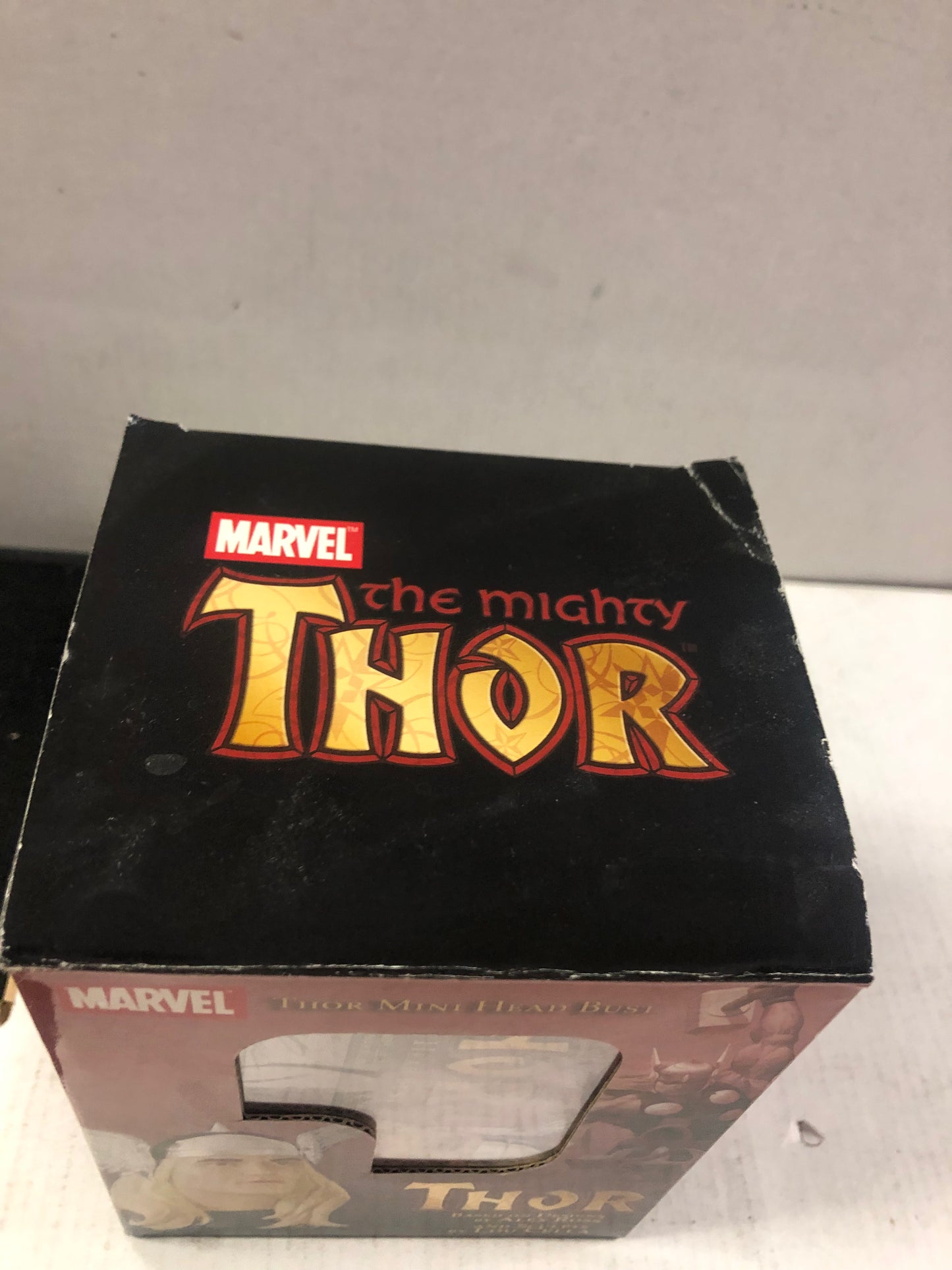 DIAMOND SELECT THE MIGHTY THOR MINI HEAD BUST BASED ON DESIGNS BY ALEX ROSS 146/2000 COMES WITH BOX SLIGHT BOX DAMAGE ON TOP OF BOX