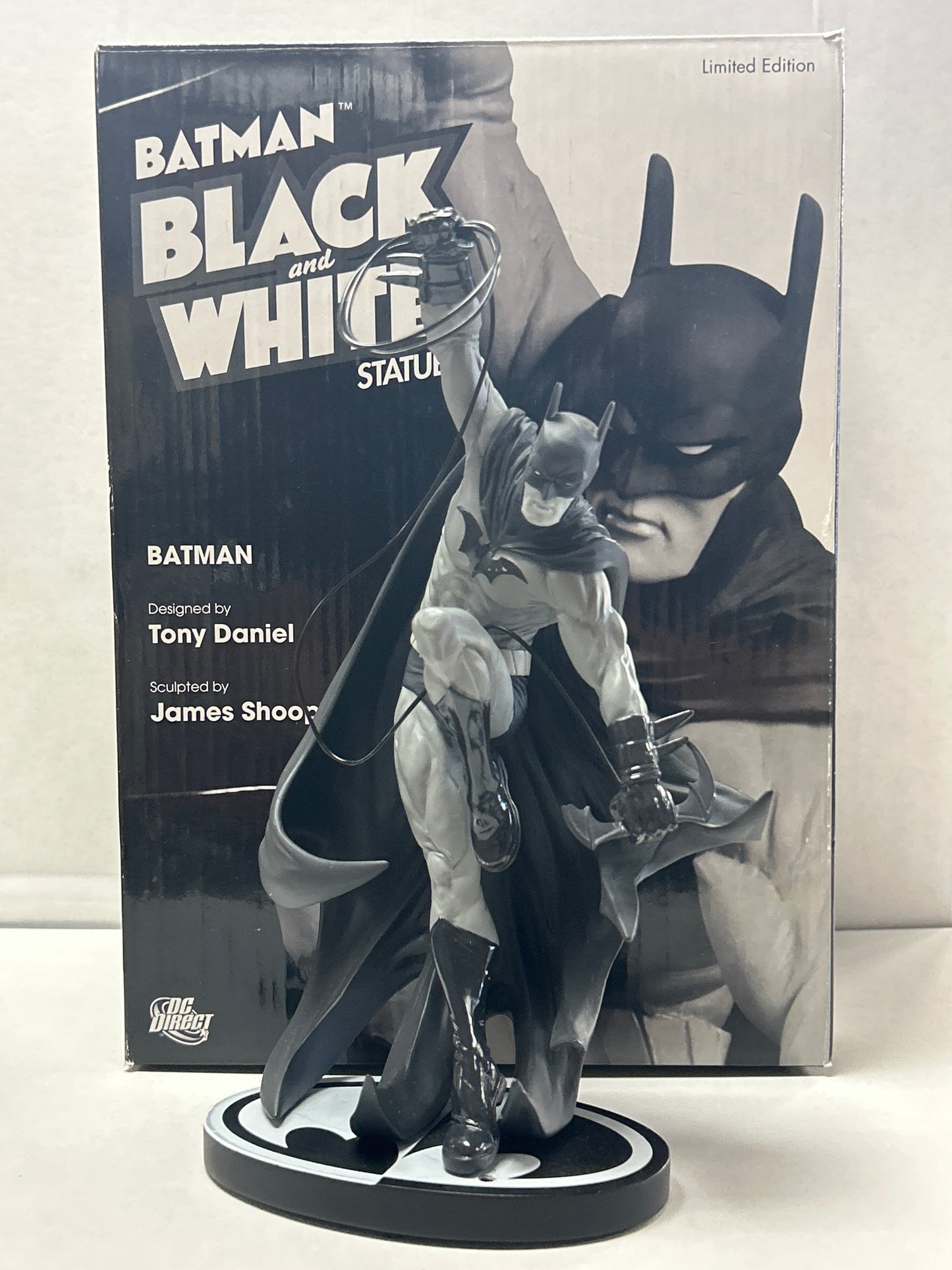 BATMAN BLACK AND WHITE STATUE BATMAN (BOX INCLUDED) STATUE PLACEMENT HOLE MISCUT GREAT CONDITION