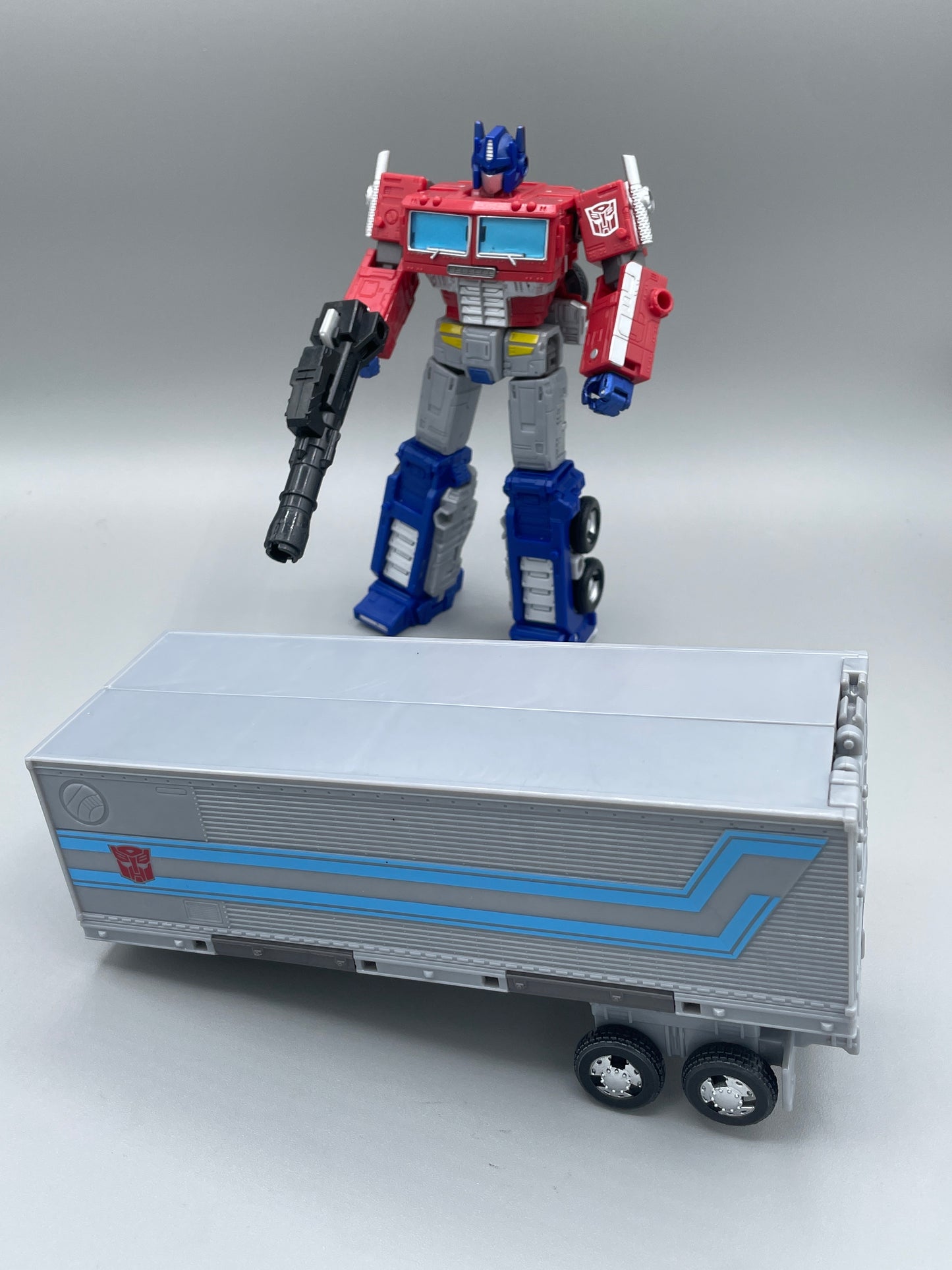 TRANSFORMERS GENERATIONS - WAR FOR CYBERTRON TRILOGY OPTIMUS PRIME HASBRO FIGURE
