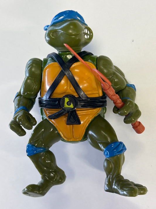 PLAYMATES TEENAGE MUTANT NINJA TURTLES HARD HEAD LEONARDO 1988 TMNT WITH WEAPON INCOMPLETE