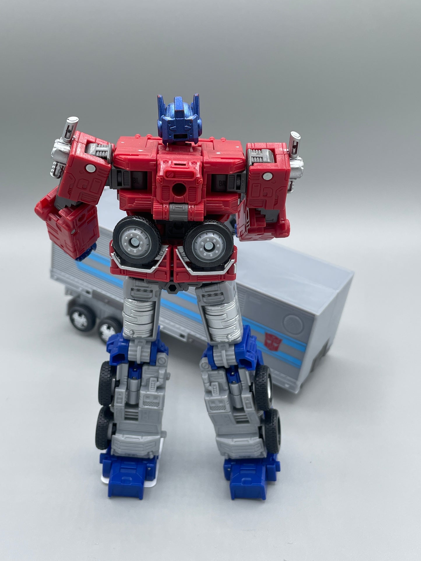 TRANSFORMERS GENERATIONS - WAR FOR CYBERTRON TRILOGY OPTIMUS PRIME HASBRO FIGURE