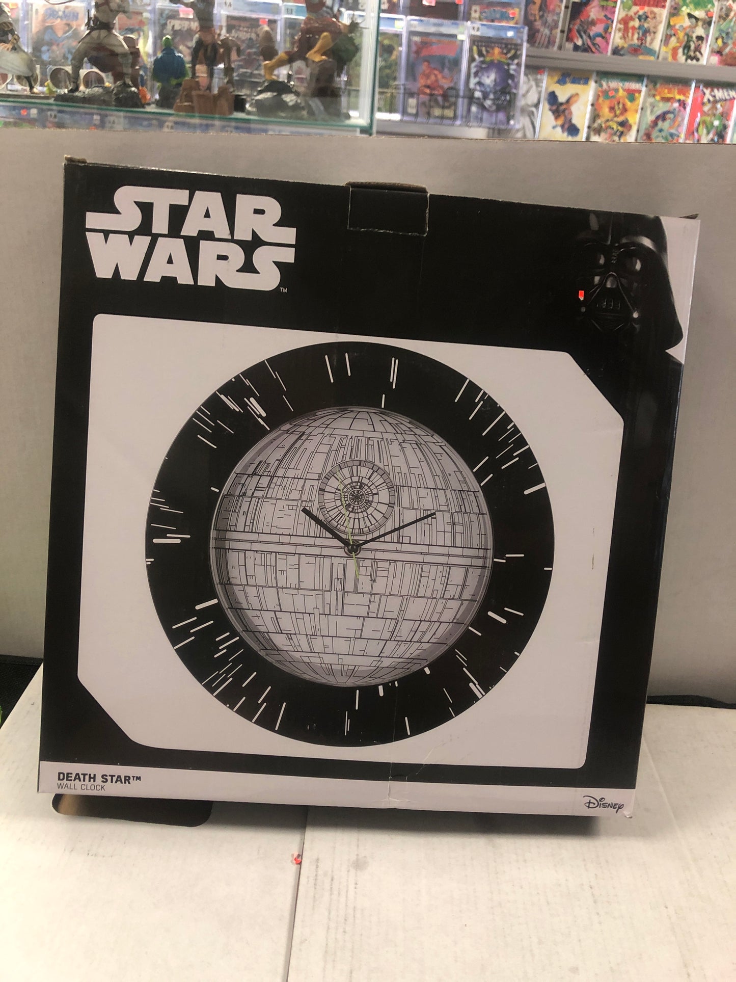 UKONIC STAR WARS DEATHSTAR WALL CLOCK POOR CONDITION BOX DAMAGE ALL OVER BOX