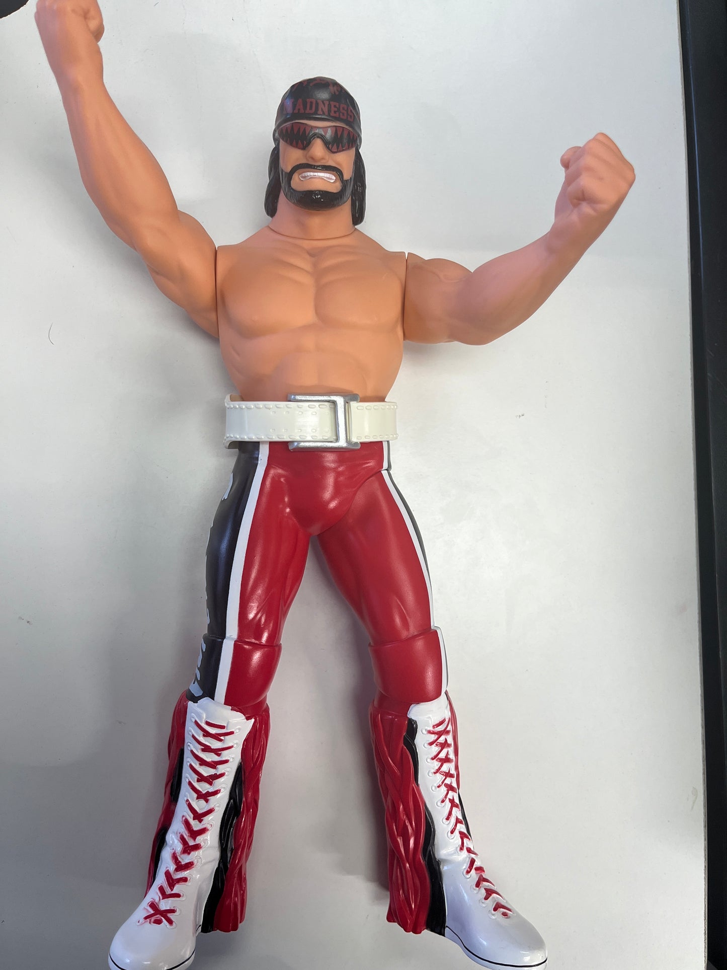 WCW MACHO MAN SIGNATURE POSABLE ACTION FIGURE