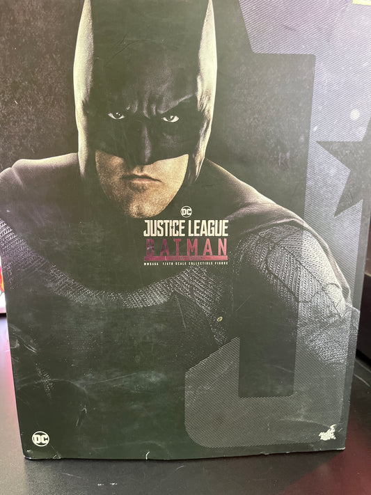 Hot Toys DC Justice League Batman Deluxe Edition mms 456 1/6th scale collectible figure