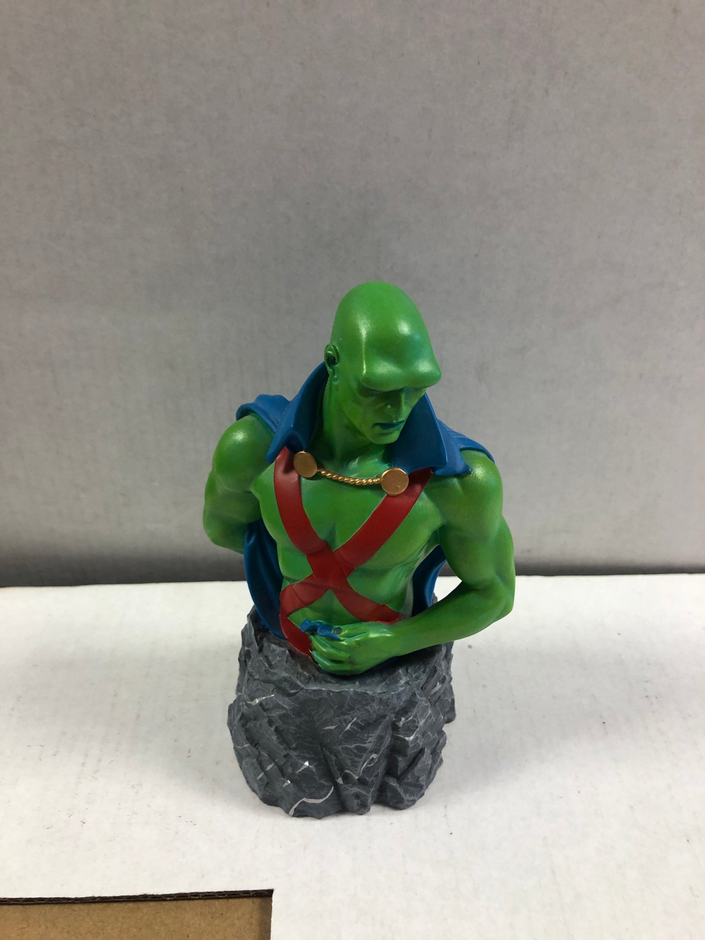 DC DIRECT MARTIAN MANHUNTER MINI BUST COMES WITH BOX GREAT CONDITION