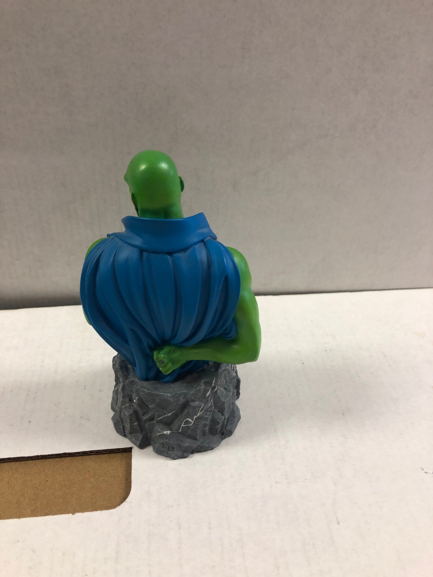 DC DIRECT MARTIAN MANHUNTER MINI BUST COMES WITH BOX GREAT CONDITION