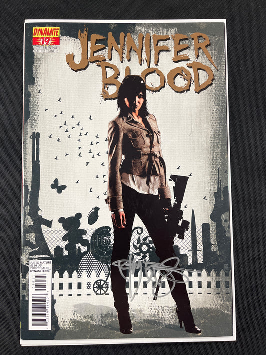JENNIFER BLOOD #19 VF/NM (SIGNED BY TIM BRADSTREET! 2012, DYNAMITE COMICS)