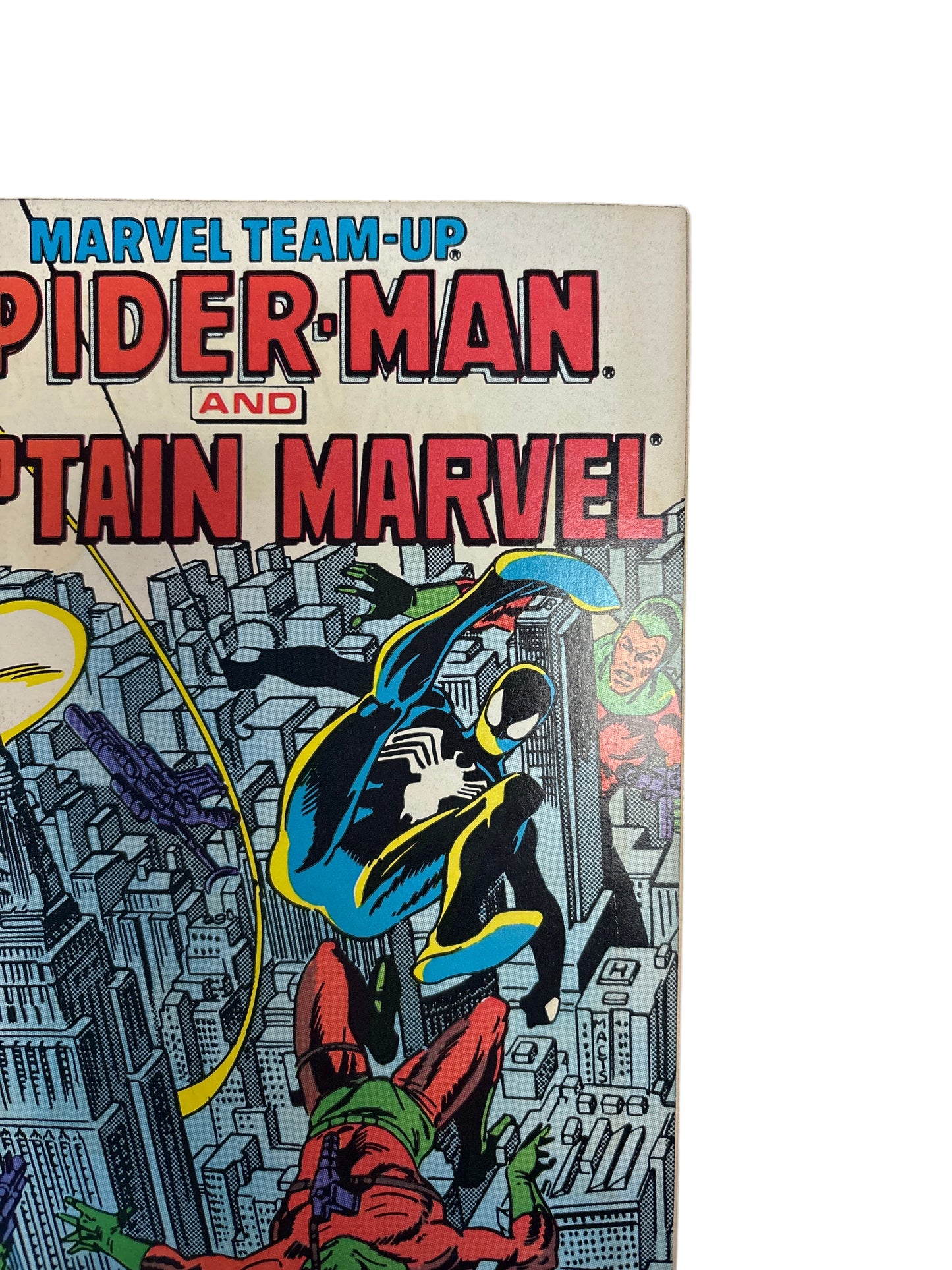 MARVEL COMICS MARVEL TEAM UP SPIDER-MAN AND CAPTAIN MARVEL #142