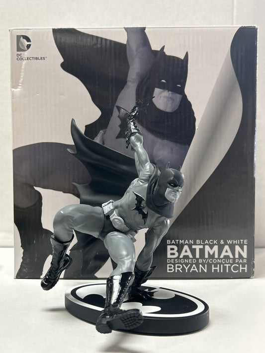 BATMAN BLACK AND WHITE STATUE BATMAN (BOX INCLUDED)