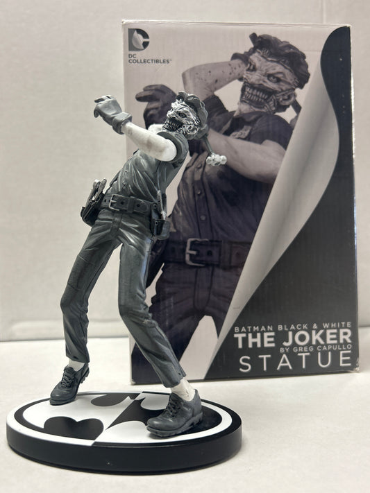 BATMAN BLACK AND WHITE STATUE THE JOKER (BOX INCLUDED)