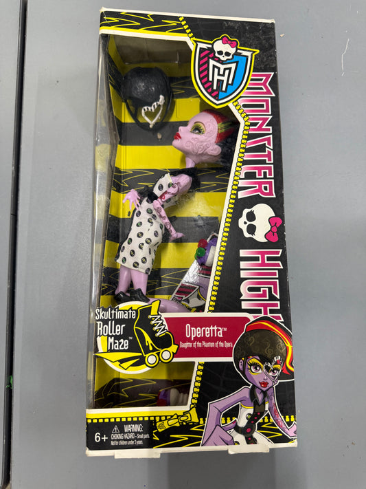 MONSTER HIGH SKULTIMATE ROLLER MAZE OPERETTA DAUGHTER OF PHANTOM doll