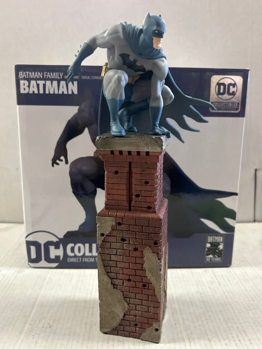 DC COLLECTABLES BATMAN FAMILY BATMAN STATUE (BOX INCLUDED)