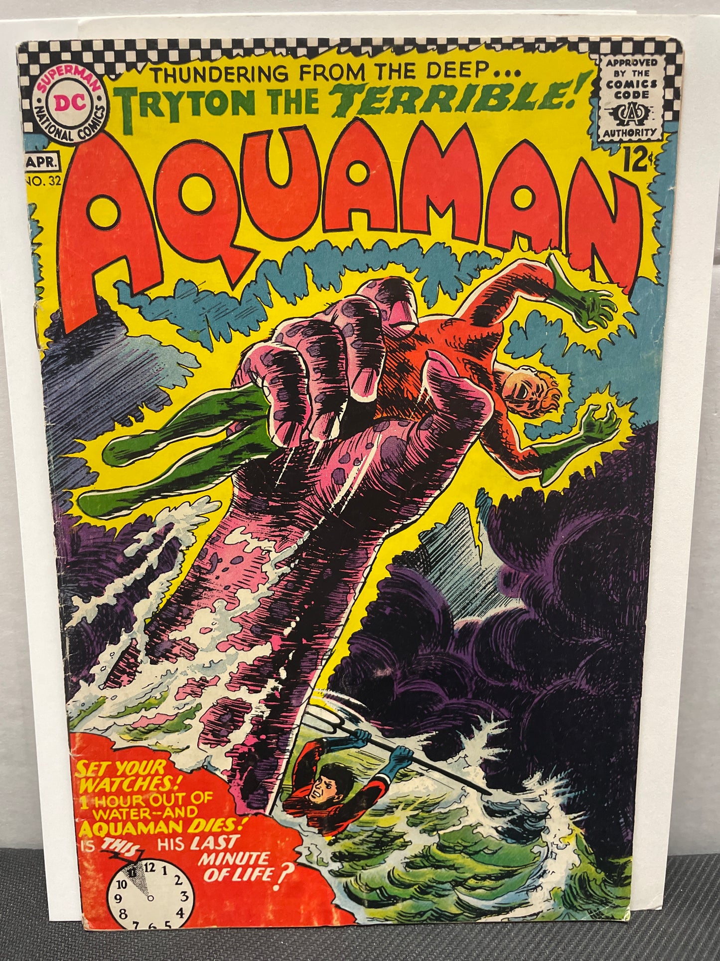 AQUAMAN #32 (1967 SILVER AGE DC KEY COMIC, 2nd APPEARANCE OF OCEAN MASTER!) VG+/FINE