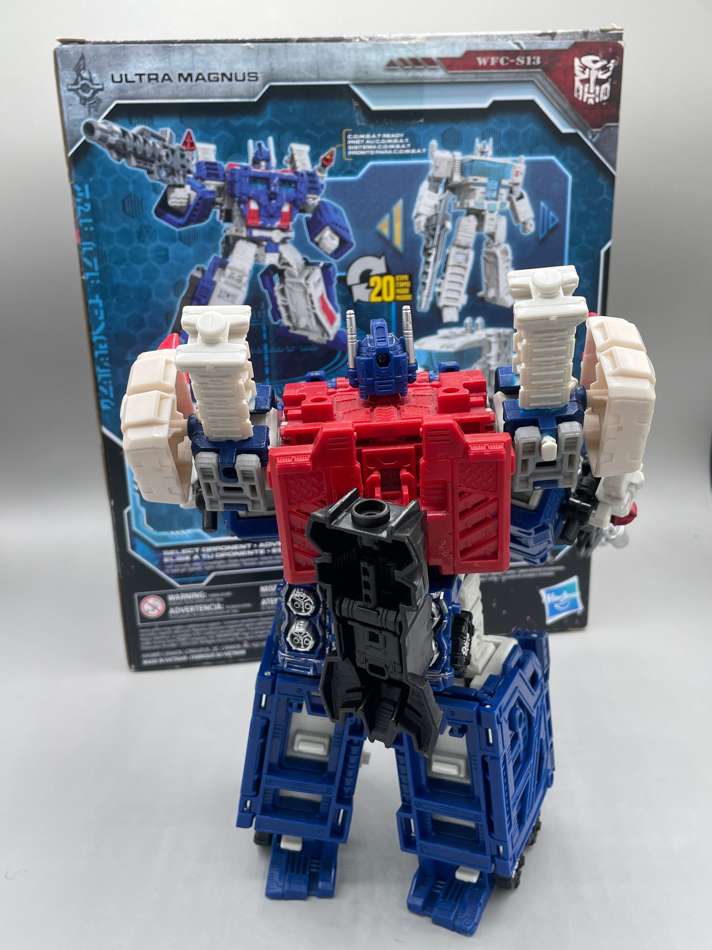 TRANSFORMERS SIEGE - WAR FOR CYBERTRON TRILOGY ULTRA MAGNUS HASBRO ACTION FIGURE - NIB!